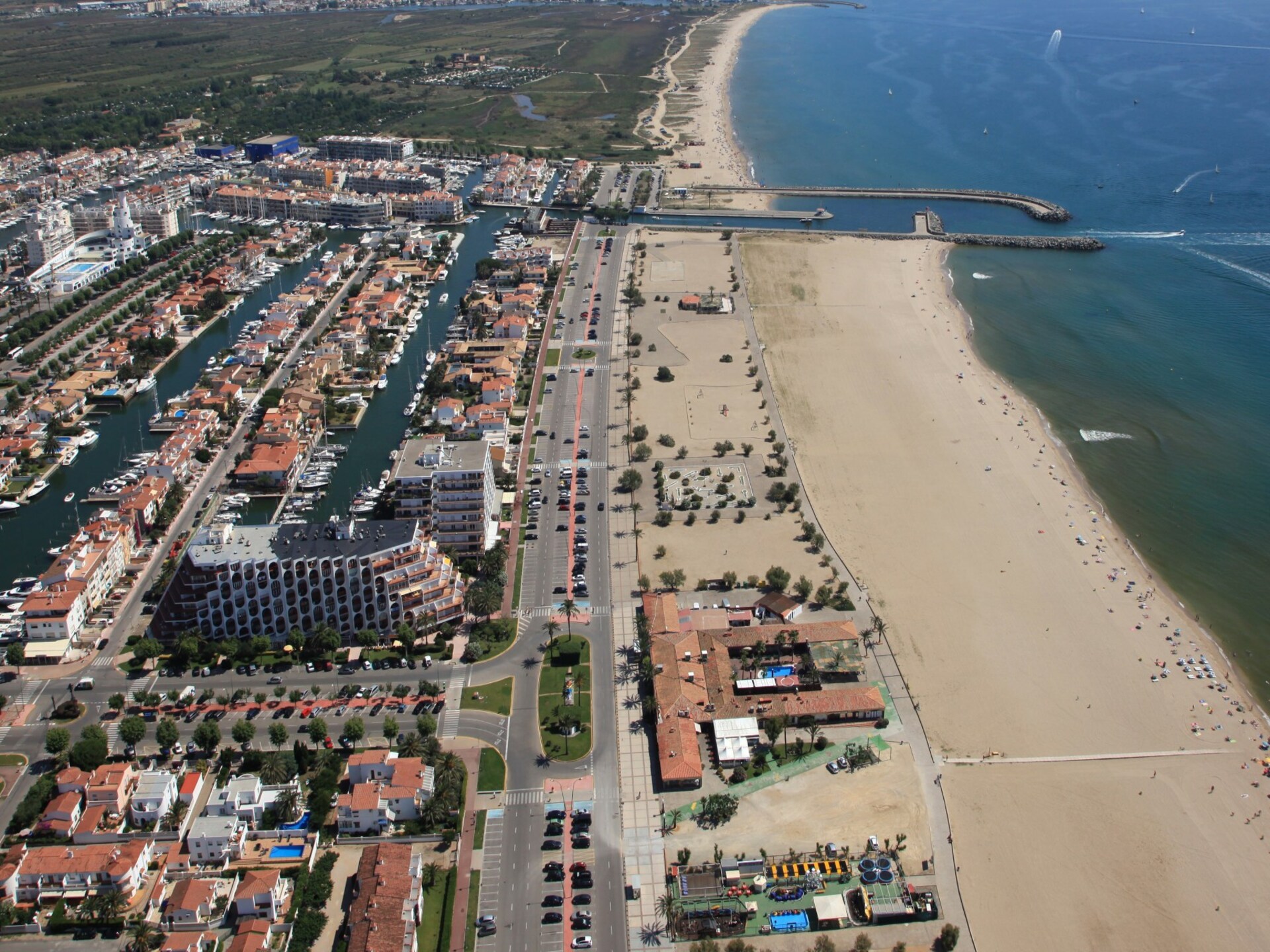 Licht appartement aan het kanaal in Empuriabrava, strand op 200 meter - foto 22