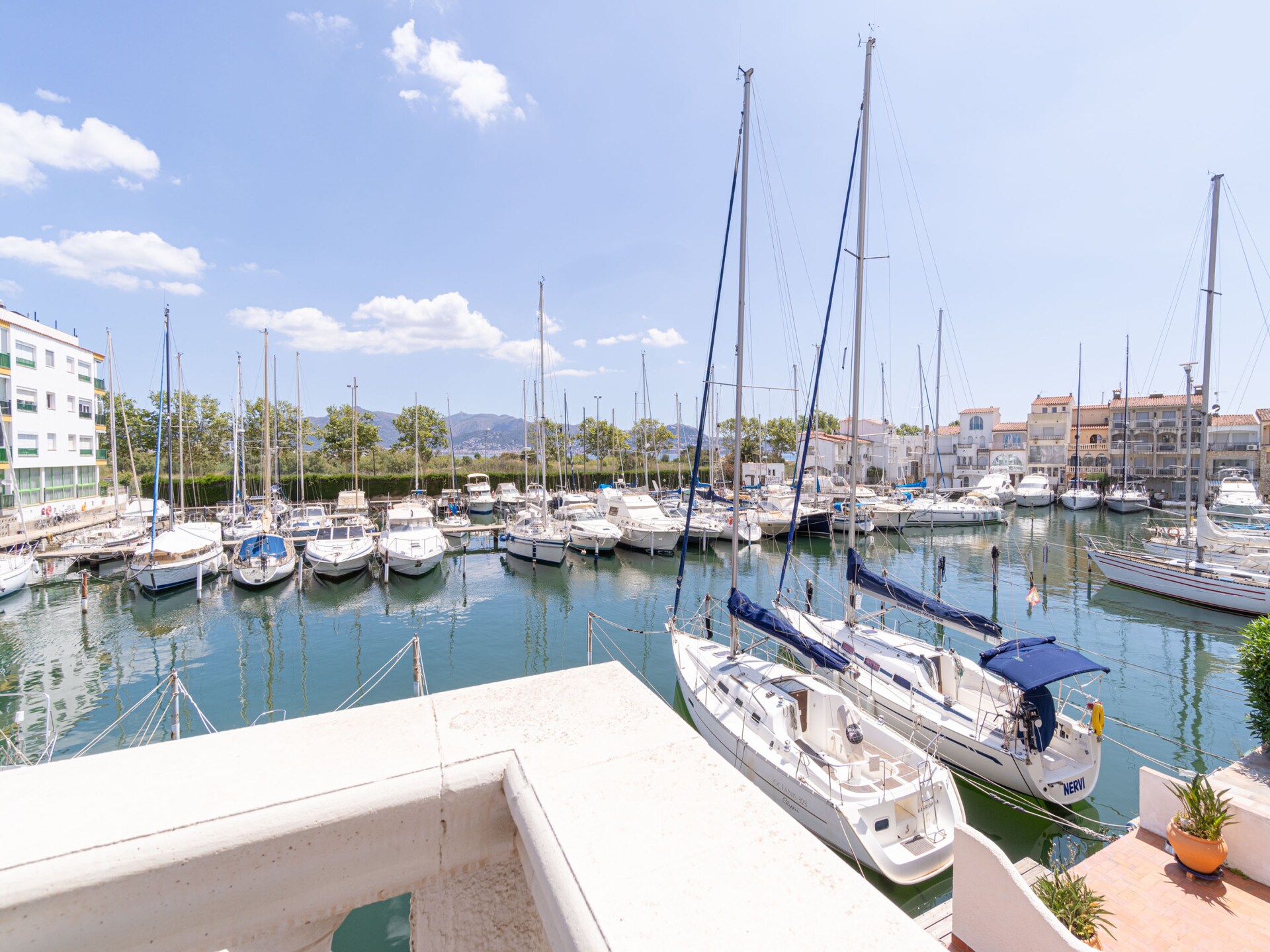 Luxe appartement aan de golfbaan in Empuriabrava, vlakbij het strand - foto 28