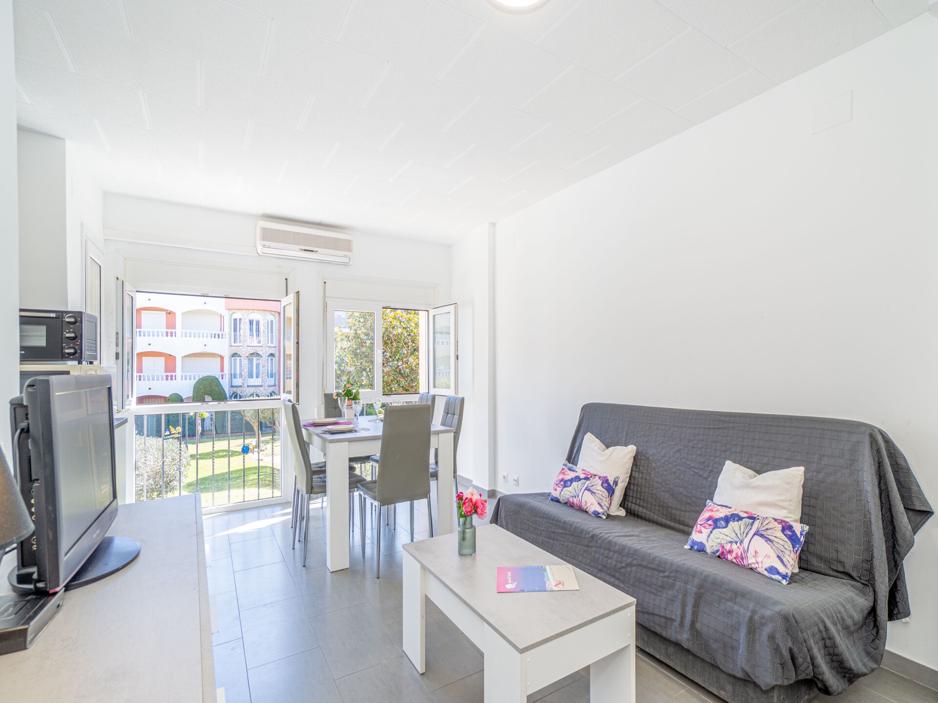 Gerenoveerd appartement aan de golfbaan, 300m van strand - foto 1