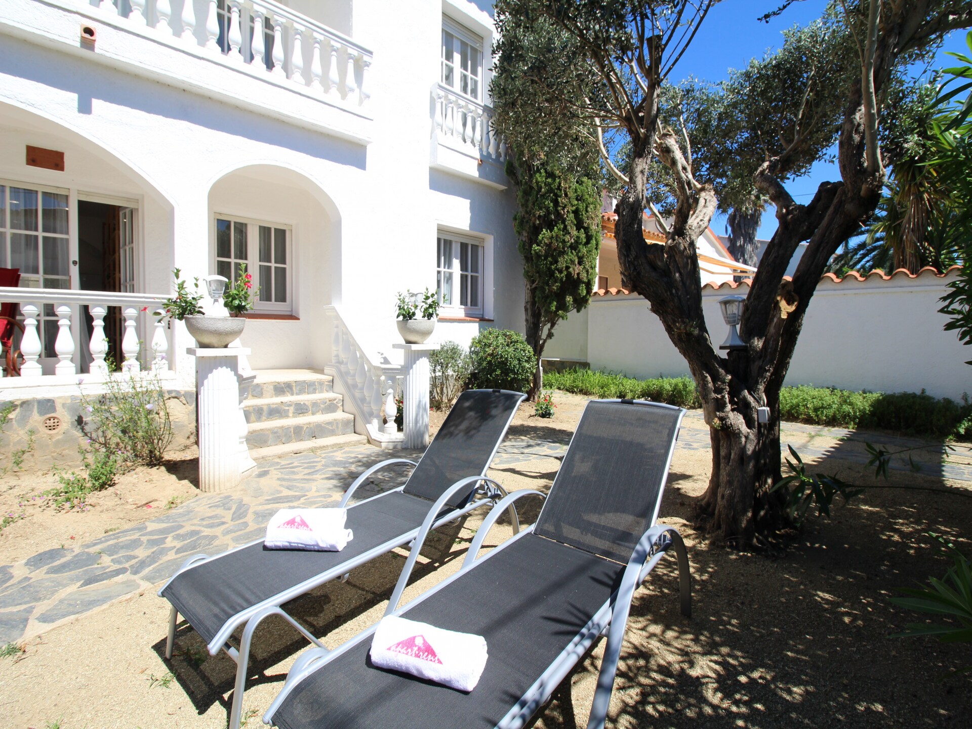 Vrijstaande villa aan de golfbaan in Empuriabrava, strand op 150 meter - foto 30