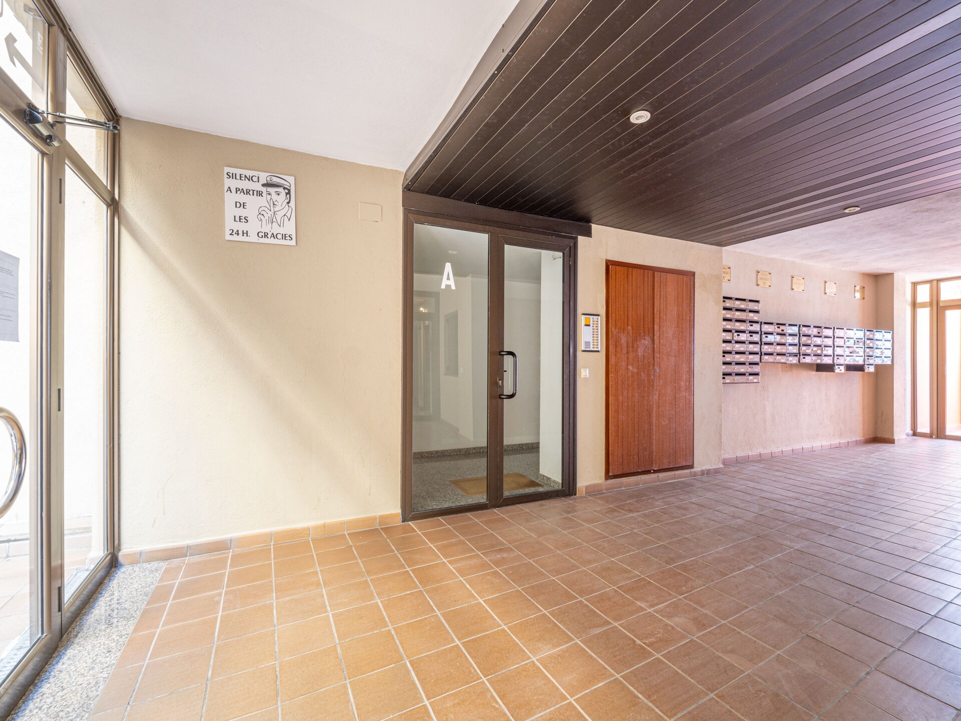 Modern appartement aan zee in Empuriabrava, 50m van het strand - foto 31