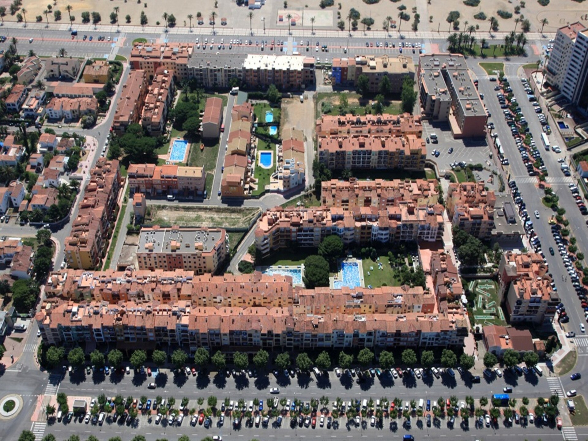 Licht appartement in Empuriabrava: 300m van strand, golf & zwembad - foto 19