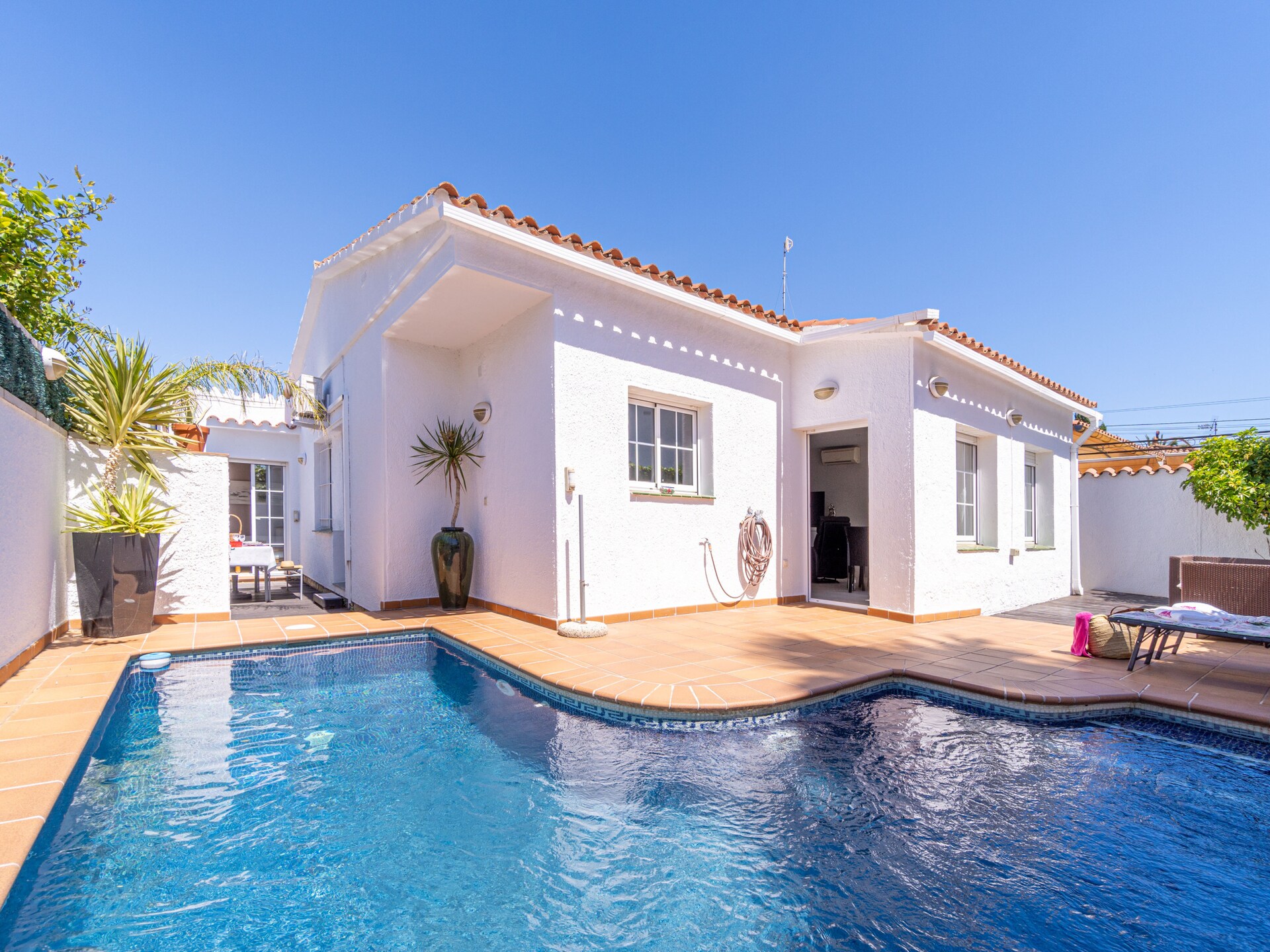 Vrijstaande villa met privézwembad aan de golfbaan in Empuriabrava - foto 1