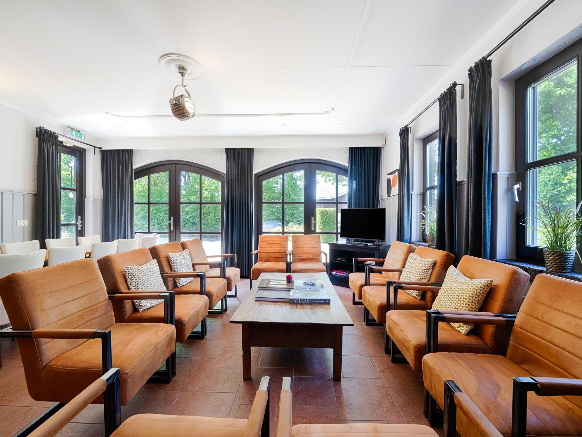 Landhuis 't Woold: 26-persoons villa aan meer met golfbaan in Brabant - foto 2
