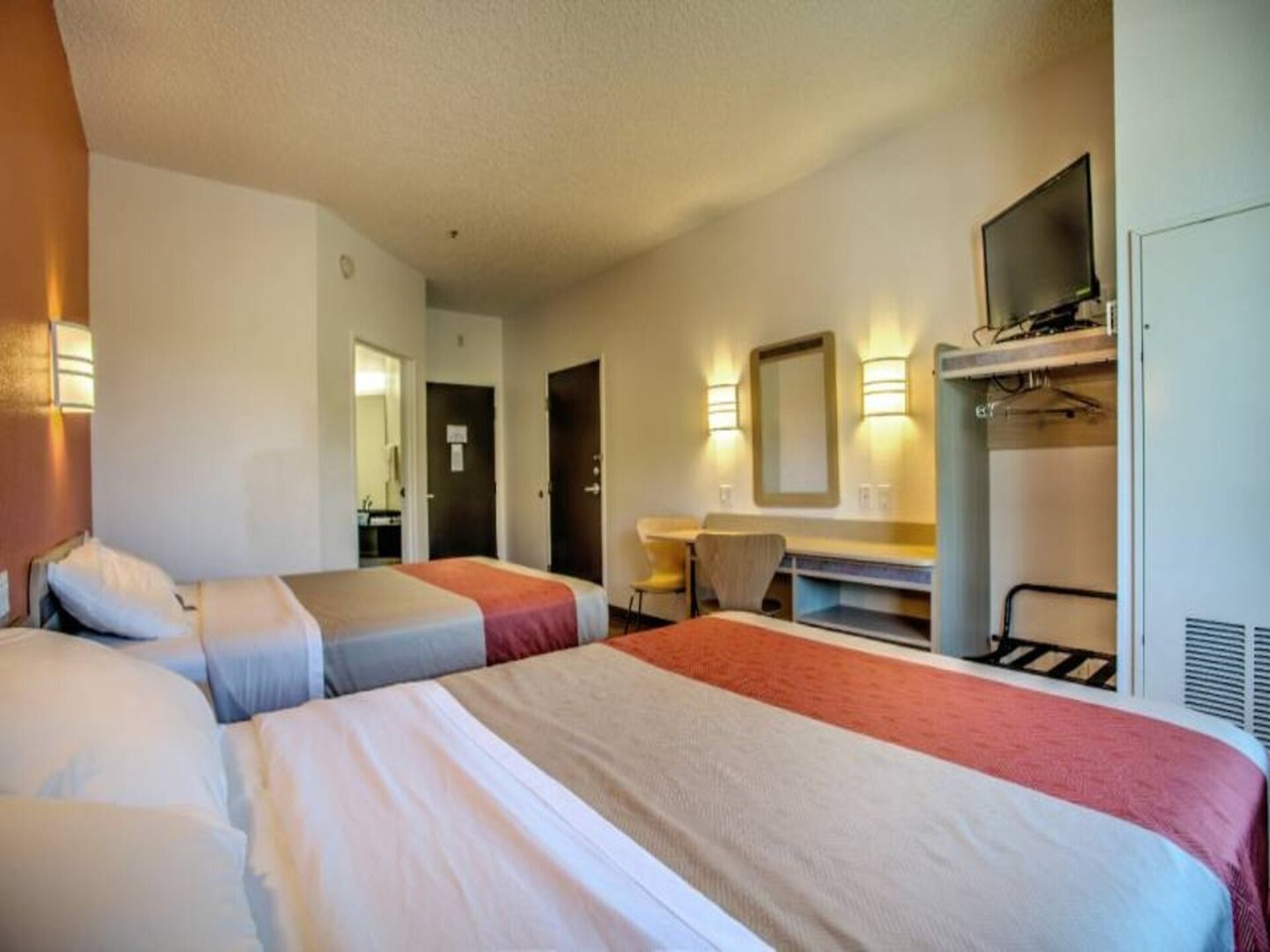 Comfortabele kamer met 2 queen beds in Missoula – huisdiervriendelijk - foto 11