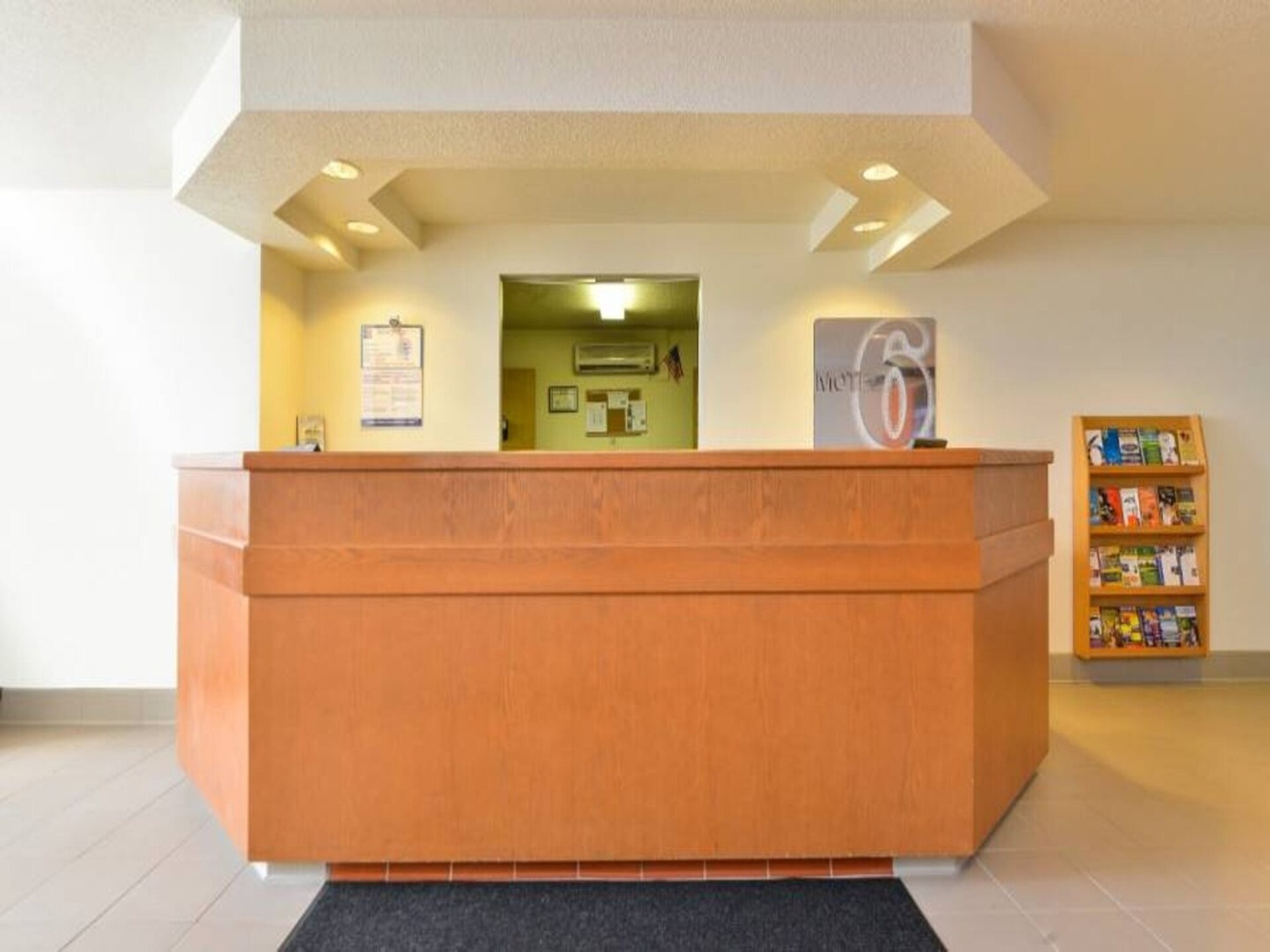 Knusse hotelkamer met queenbed in Meridian, Idaho – gratis WiFi - foto 29