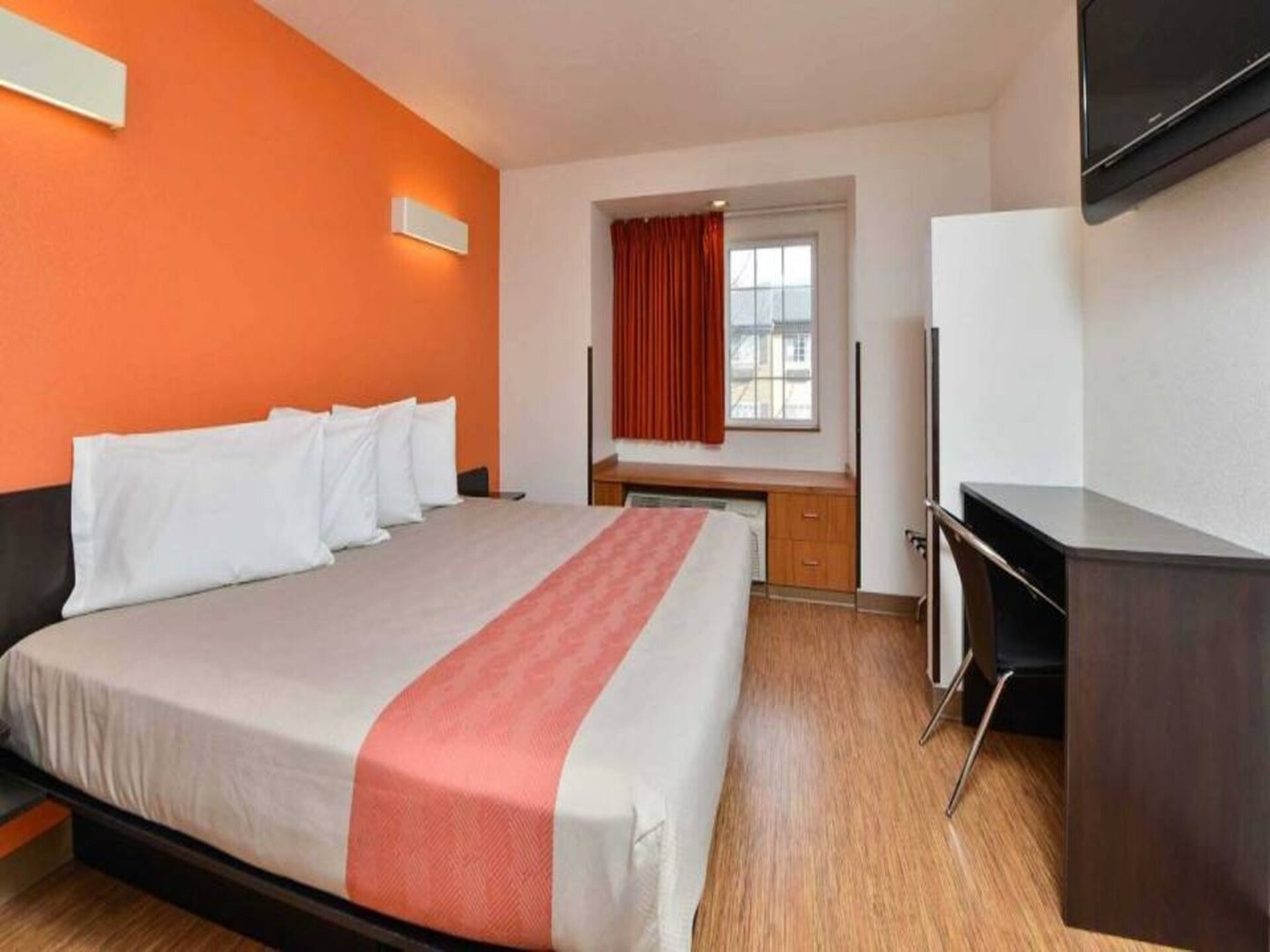 Knusse hotelkamer met queenbed in Meridian, Idaho – gratis WiFi - foto 9