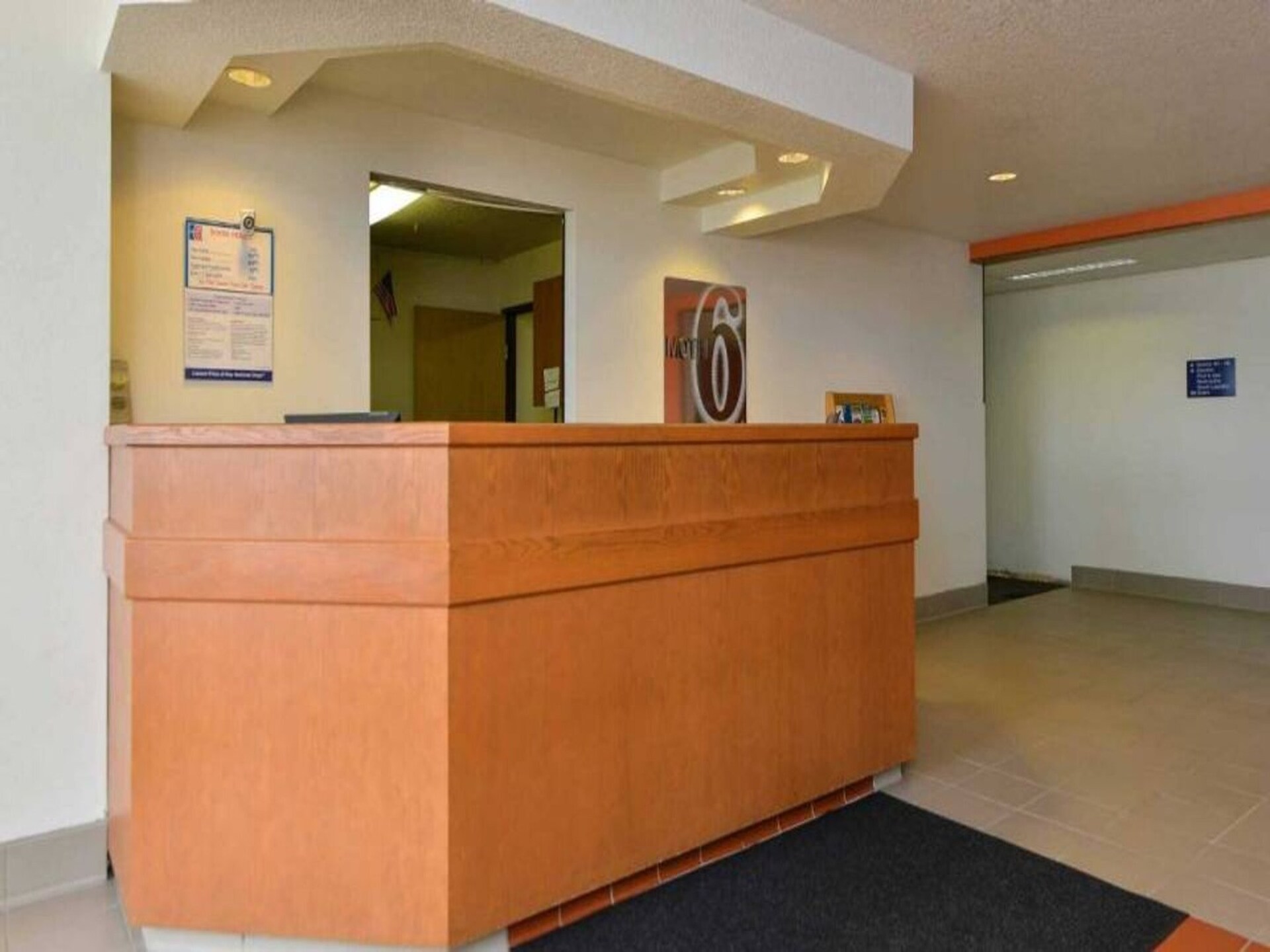Knusse hotelkamer met queenbed in Meridian, Idaho – gratis WiFi - foto 36