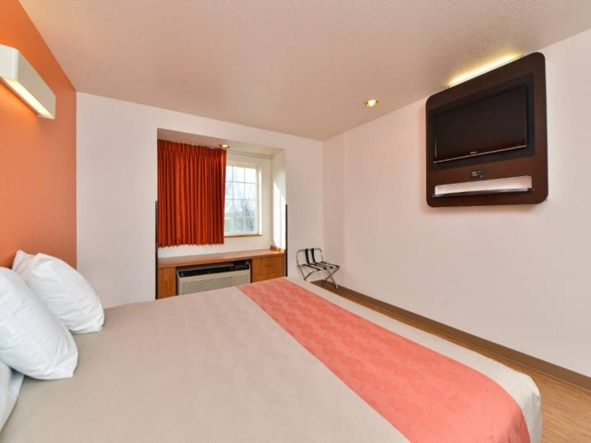 Knusse hotelkamer met queenbed in Meridian, Idaho – gratis WiFi - foto 14