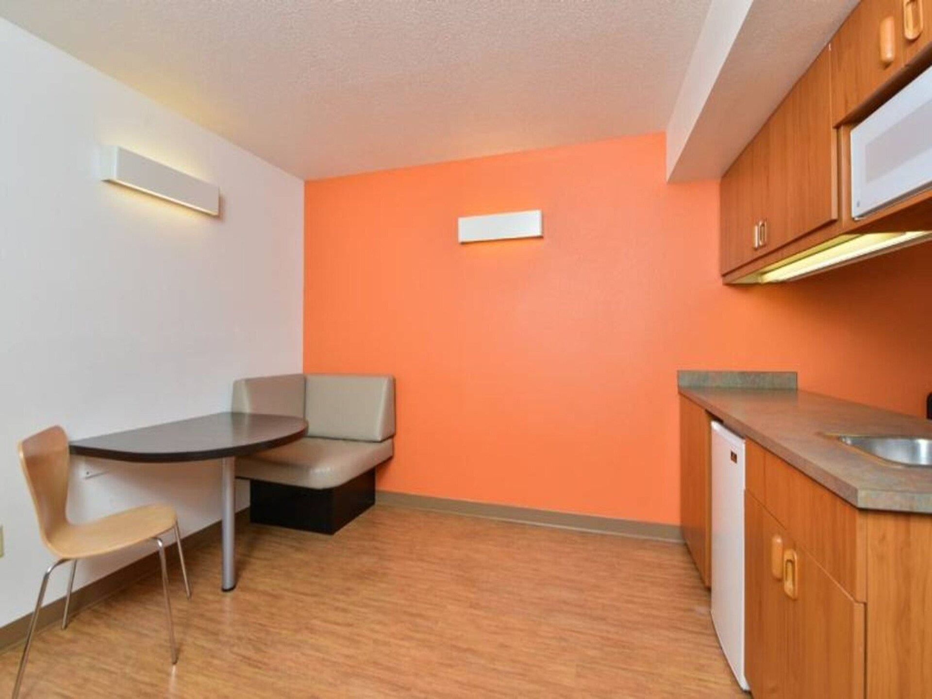 Knusse hotelkamer met queenbed in Meridian, Idaho – gratis WiFi - foto 15