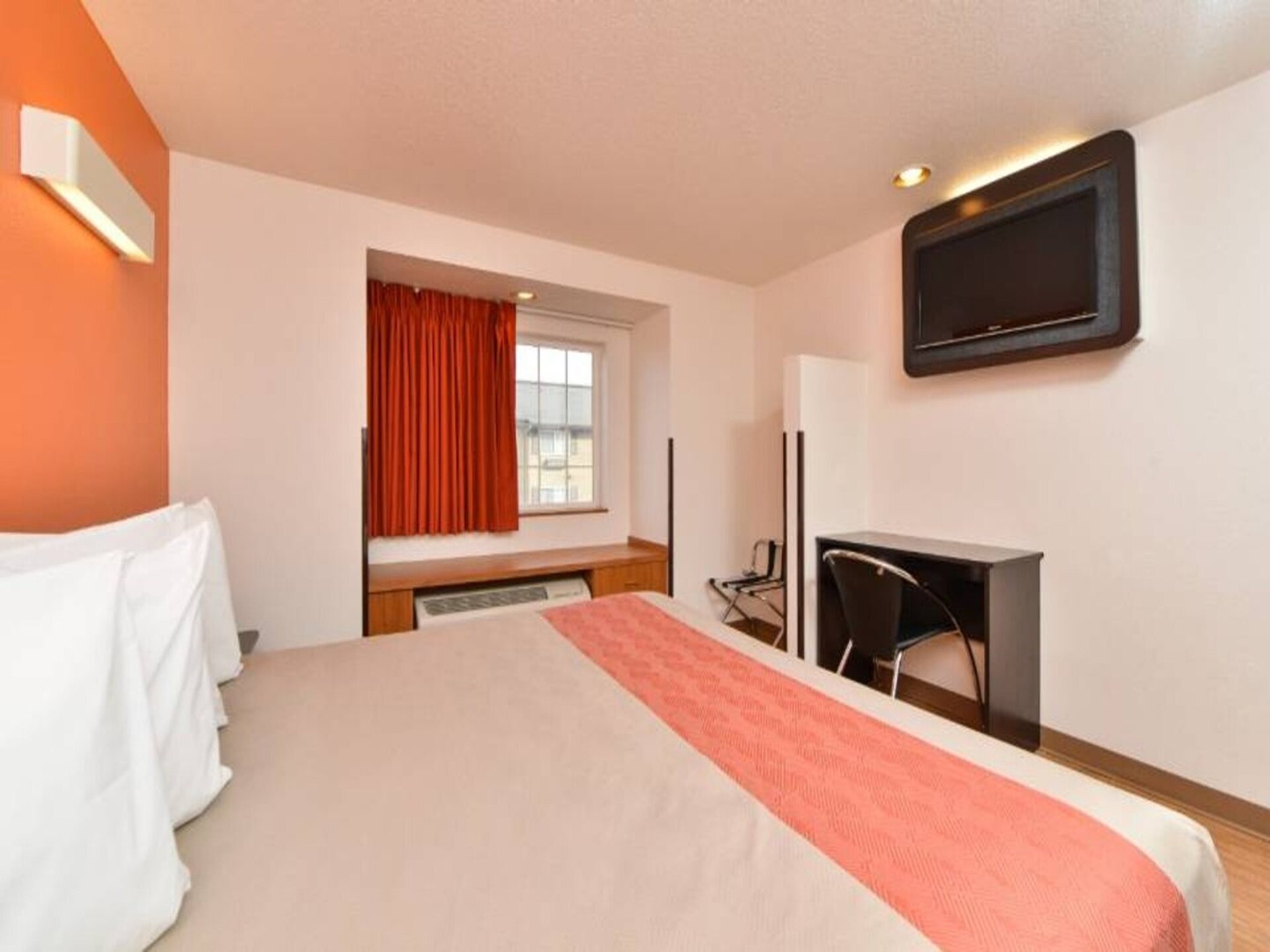 Knusse hotelkamer met queenbed in Meridian, Idaho – gratis WiFi - foto 18
