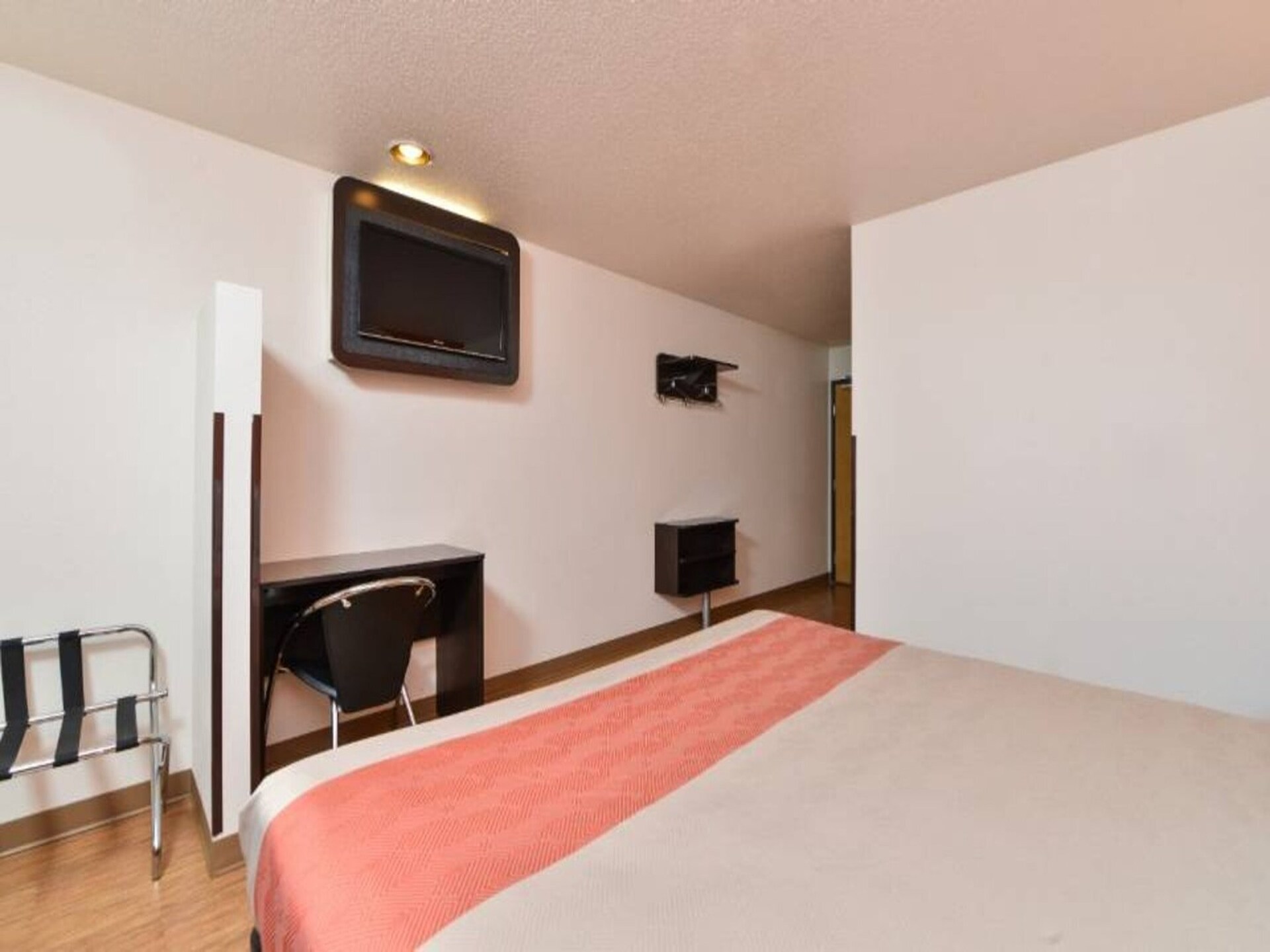 Knusse hotelkamer met queenbed in Meridian, Idaho – gratis WiFi - foto 19