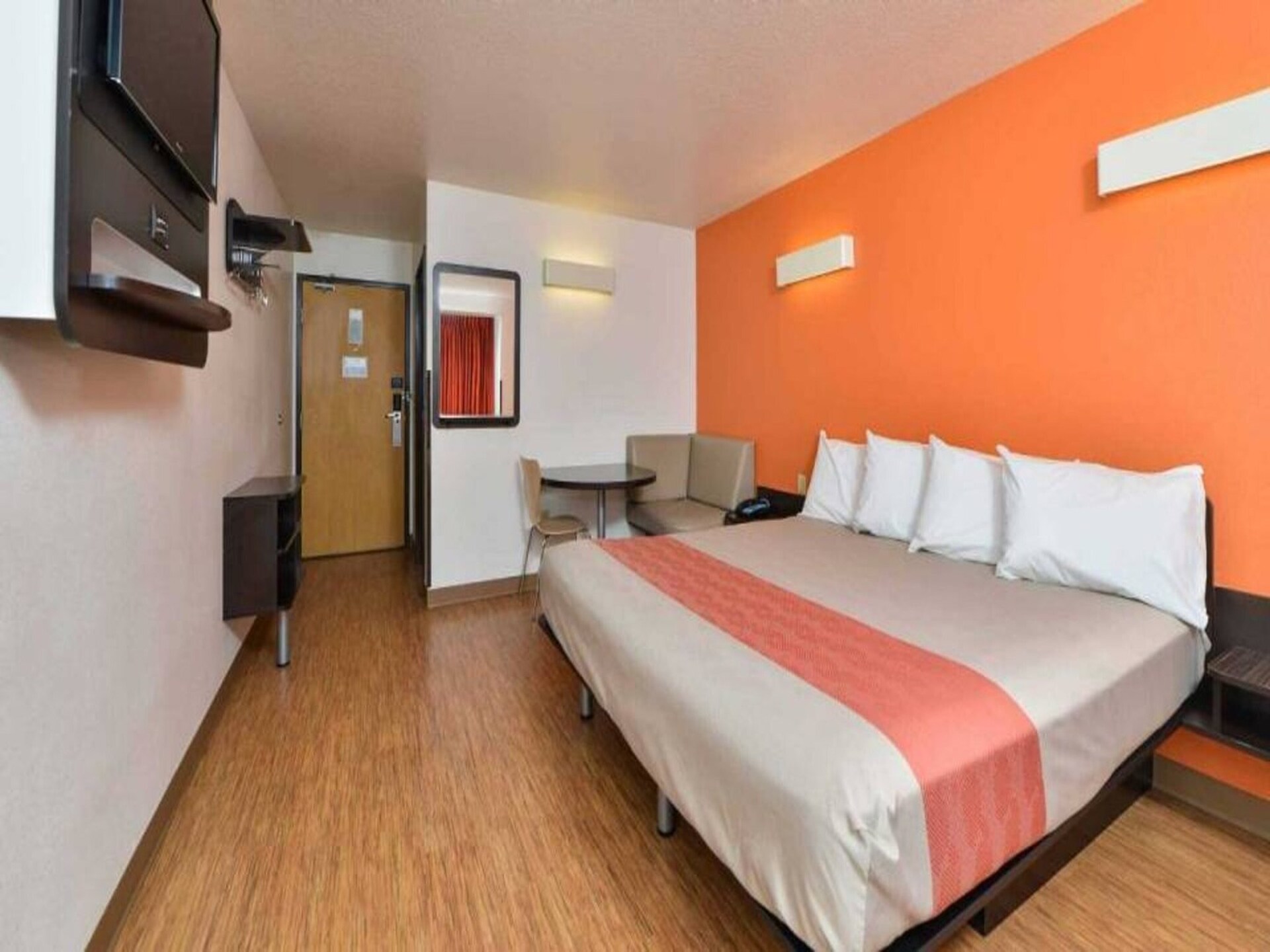 Knusse hotelkamer met queenbed in Meridian, Idaho – gratis WiFi - foto 6