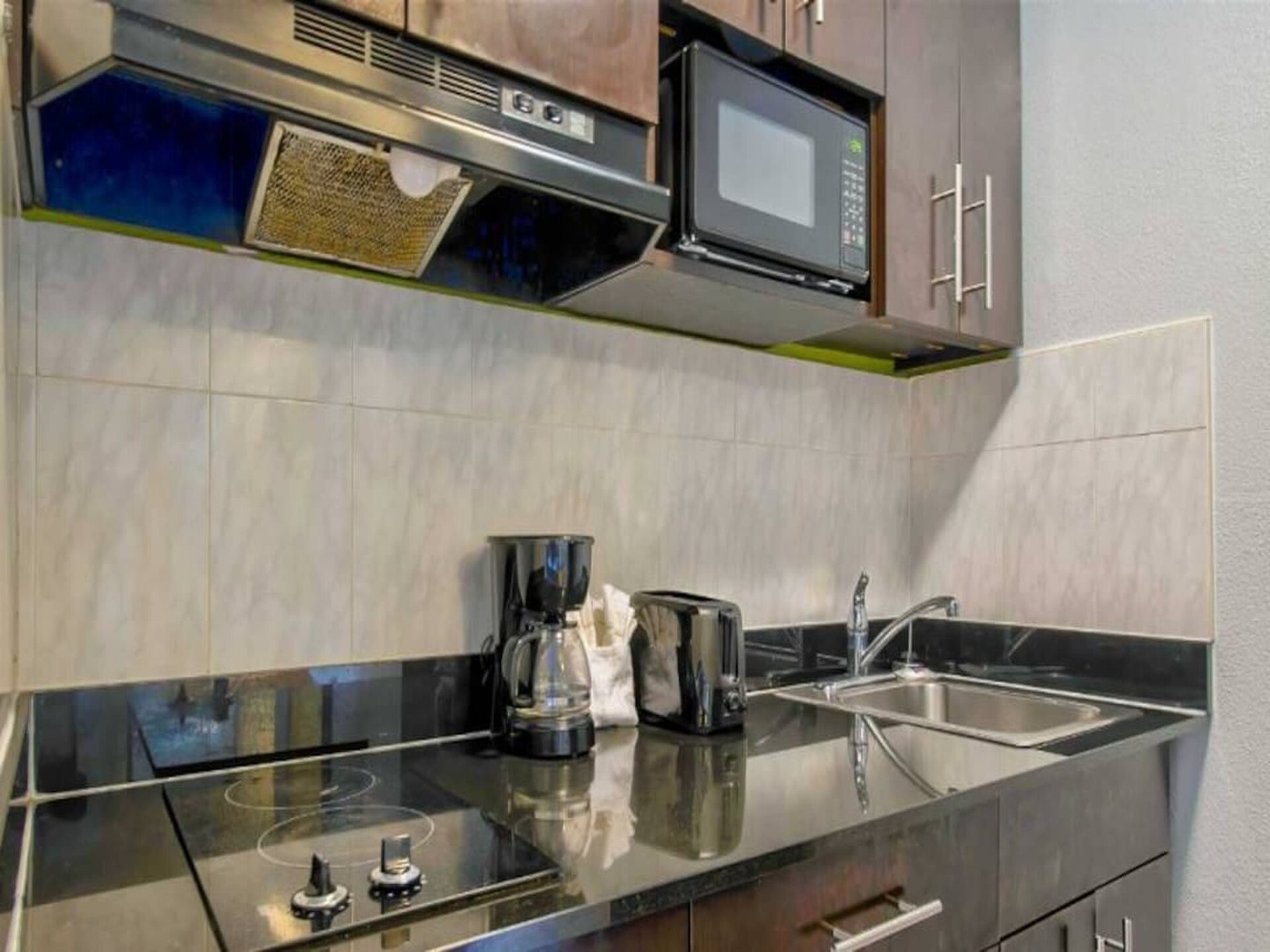 Knusse studio in San Antonio met airco en gratis WiFi - foto 3