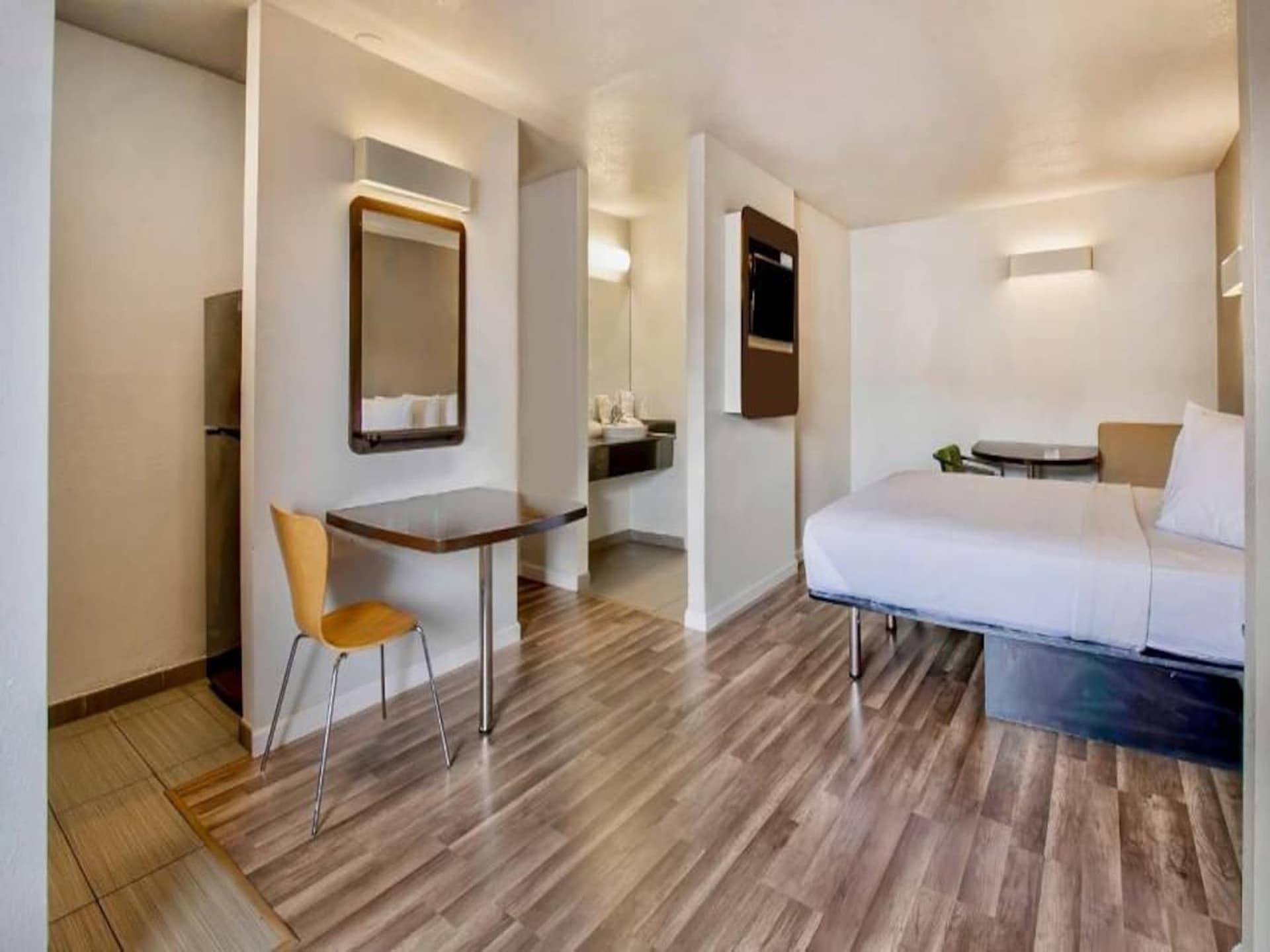 Knusse studio in San Antonio met airco en gratis WiFi - foto 14