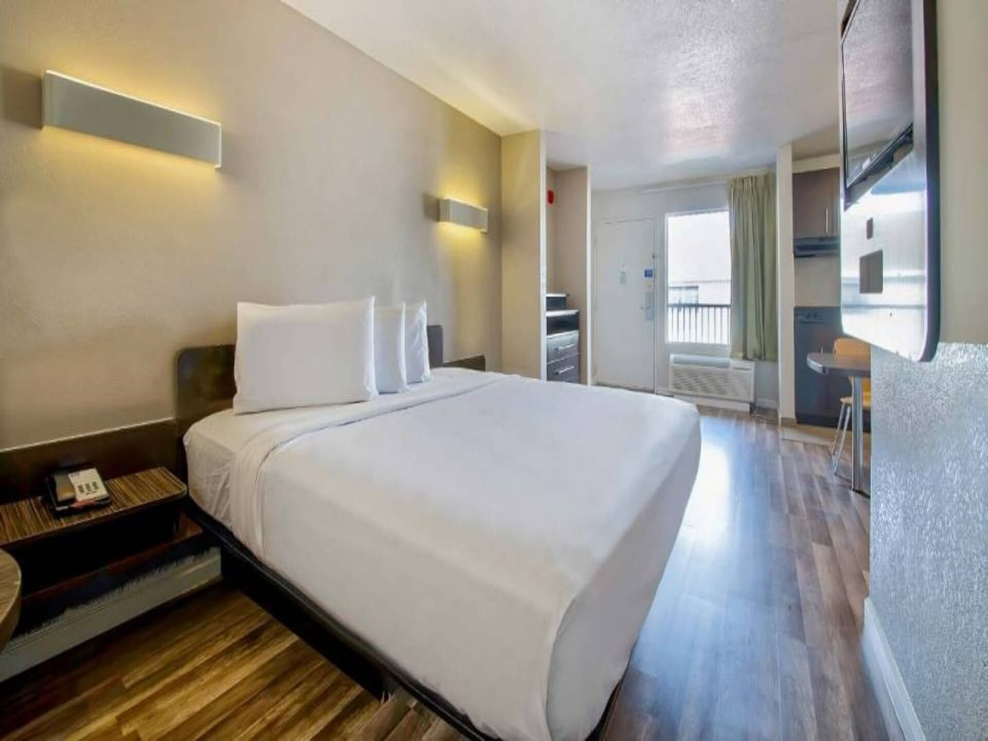 Knusse studio in San Antonio met airco en gratis WiFi - foto 16