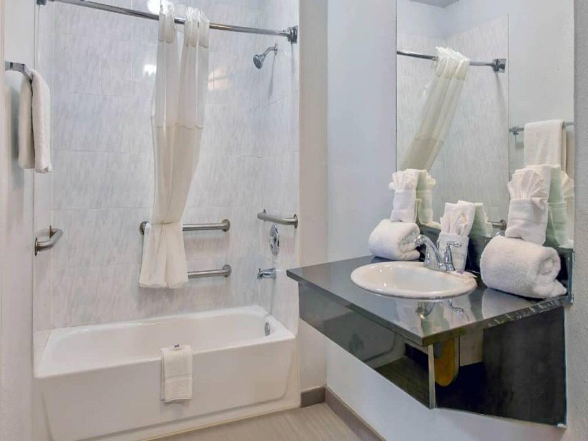 Knusse studio in San Antonio met airco en gratis WiFi - foto 23