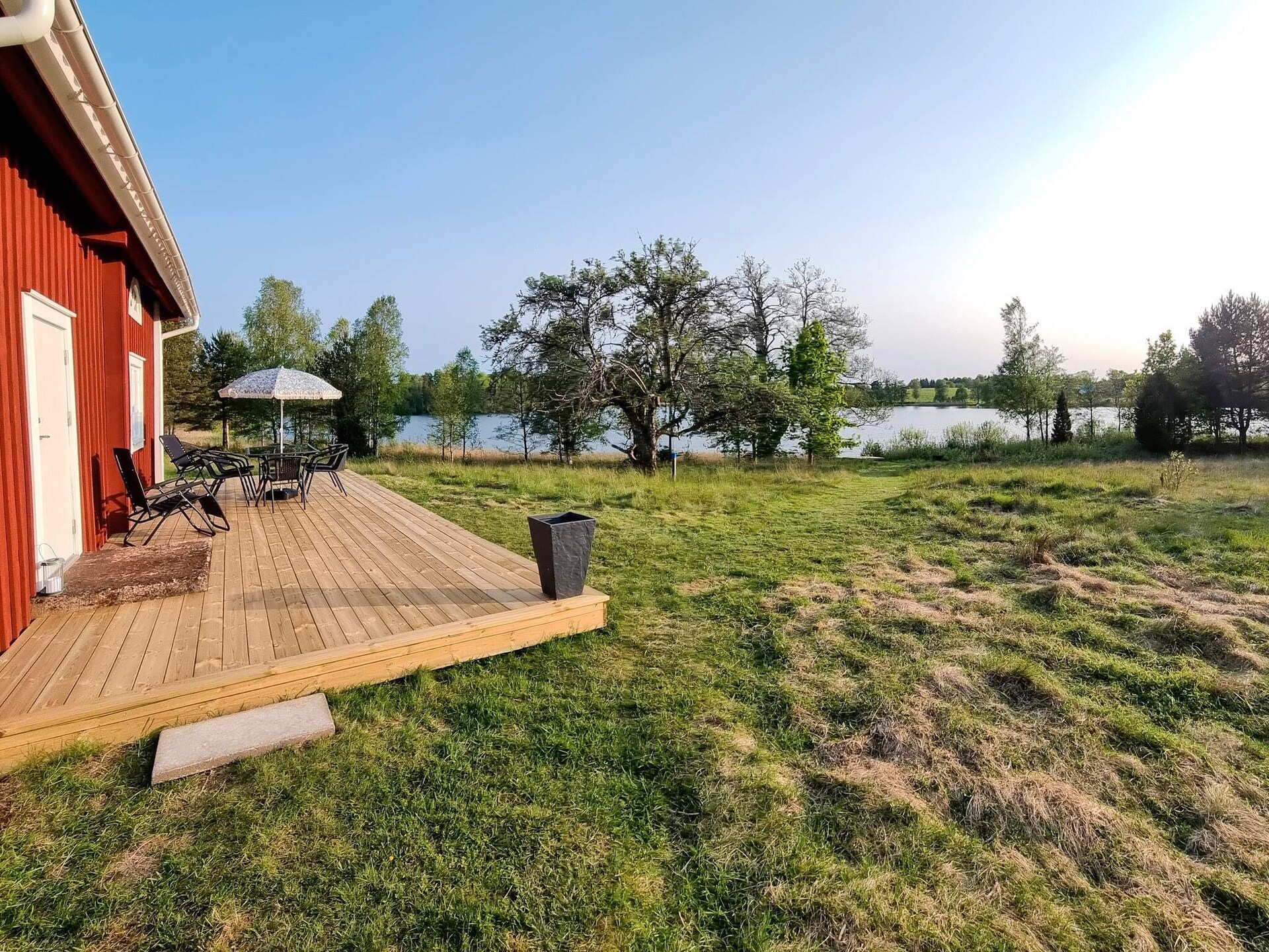 Knus vrijstaand vakantiehuis aan het meer in Småland - foto 2