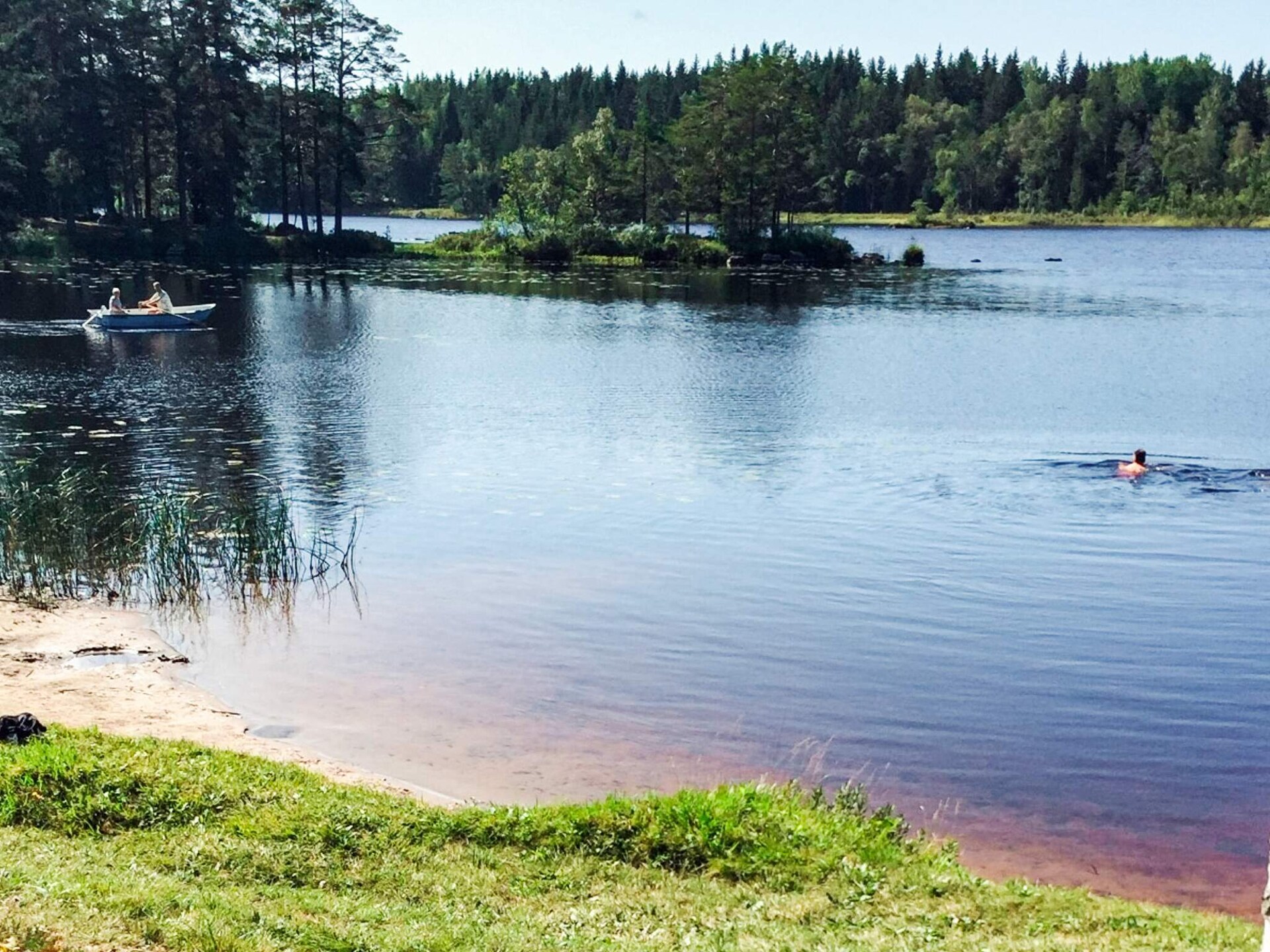 Zweeds zomerhuis bij idyllisch meer in Ärla – 8 personen - foto 17