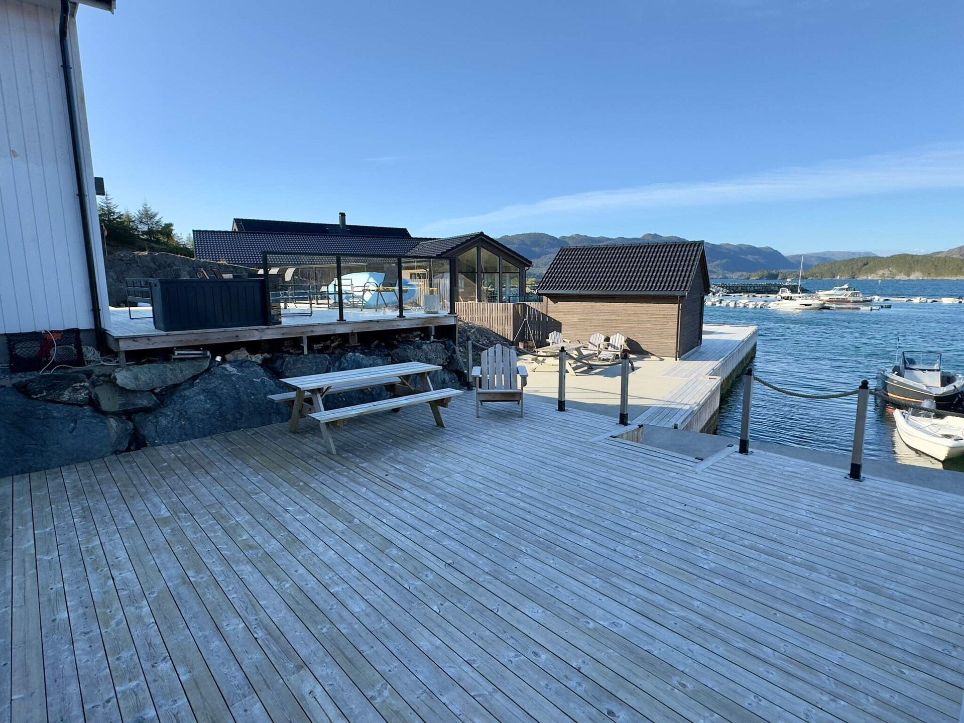Vrijstaand vakantiehuis op eiland Huglo met fjorduitzicht en vissteiger - foto 10