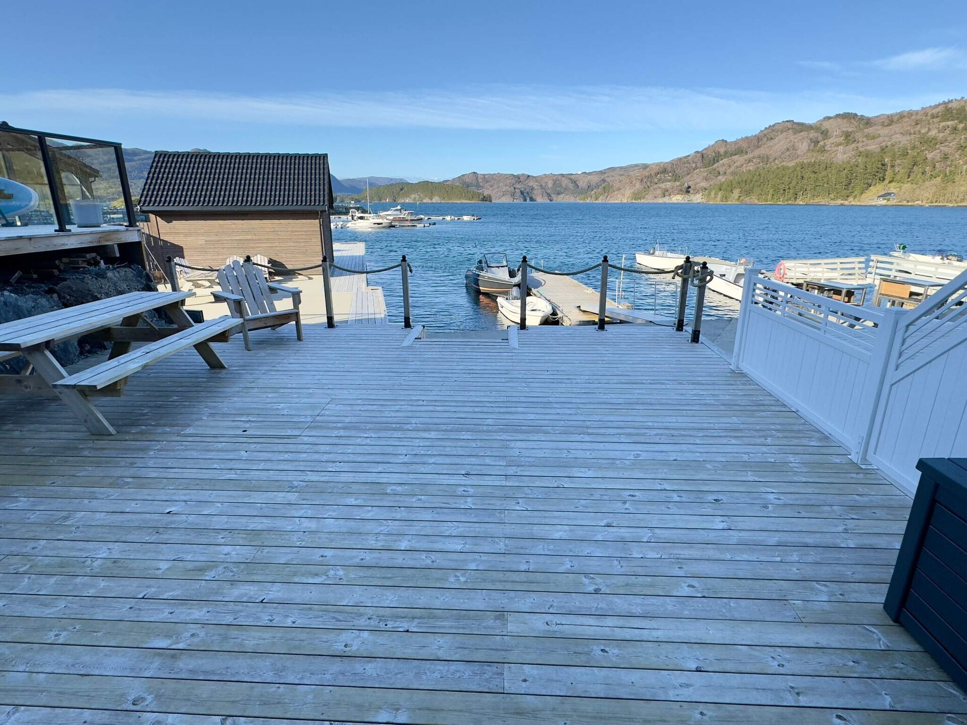 Vrijstaand vakantiehuis op eiland Huglo met fjorduitzicht en vissteiger - foto 9