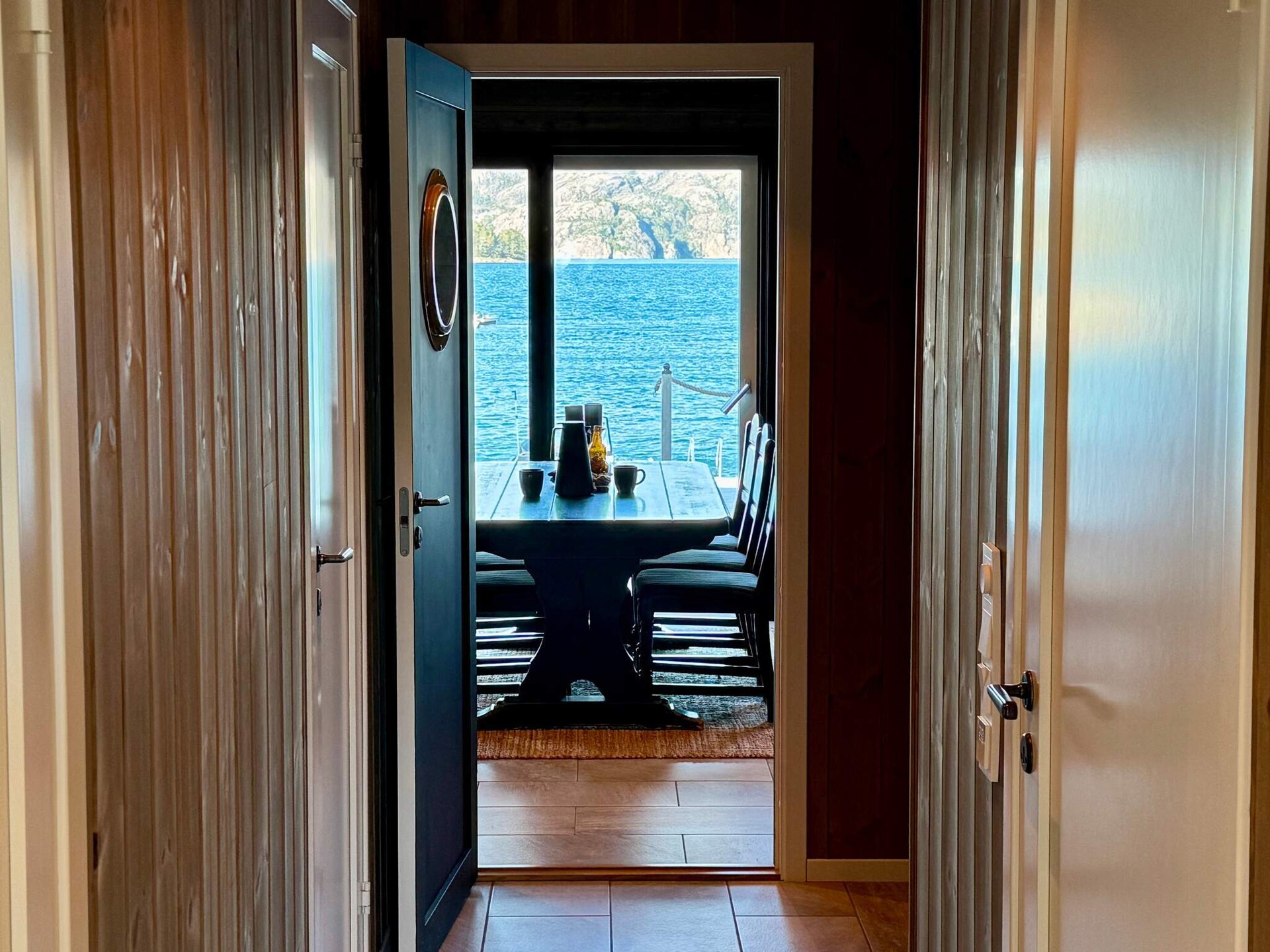Vrijstaand vakantiehuis op eiland Huglo met fjorduitzicht en vissteiger - foto 25