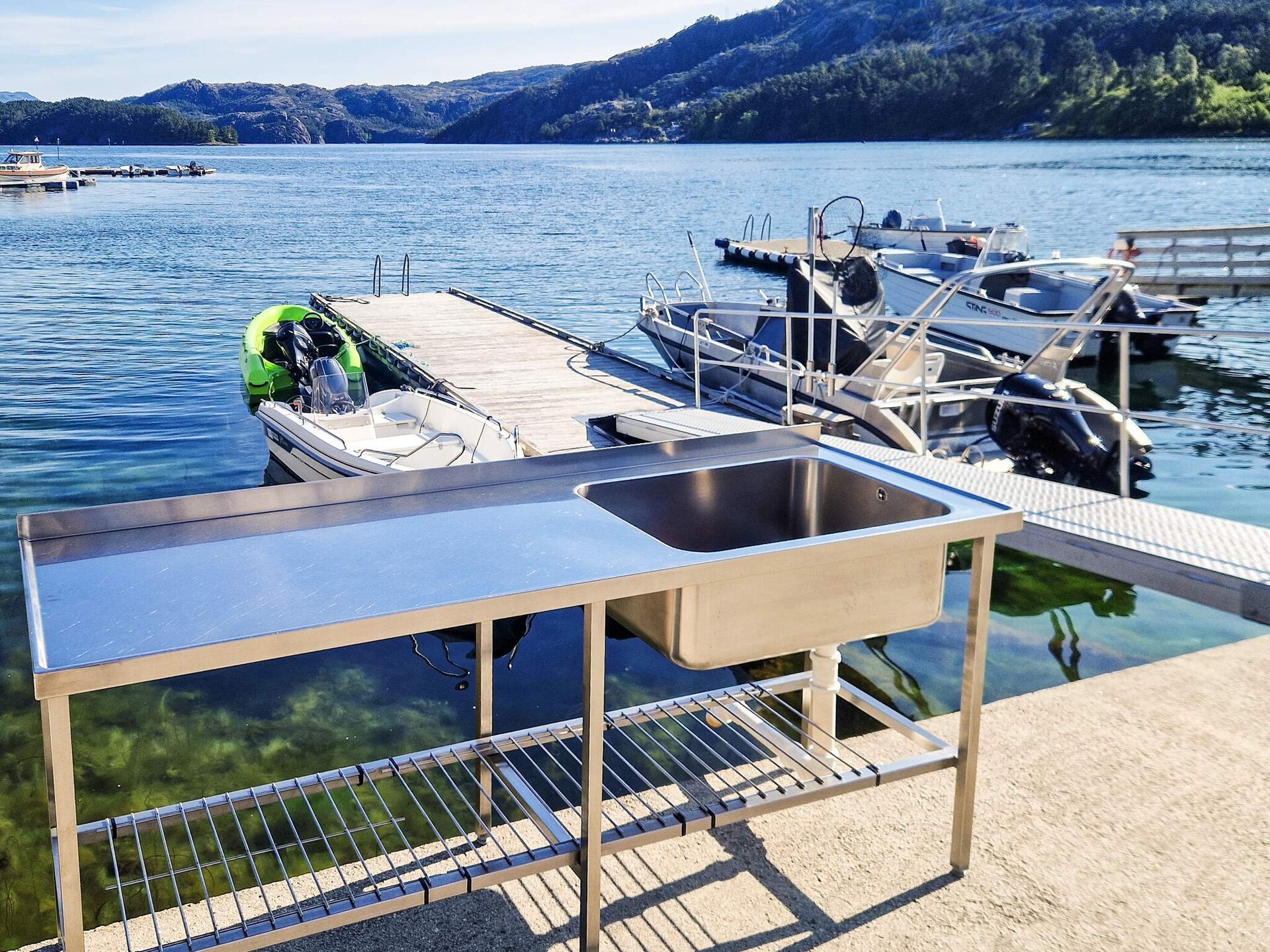 Vrijstaand vakantiehuis op eiland Huglo met fjorduitzicht en vissteiger - foto 12