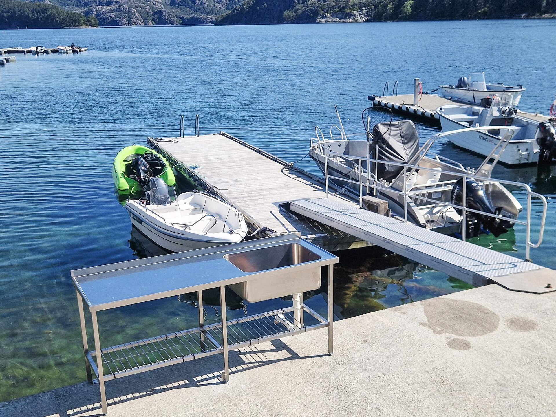 Vrijstaand vakantiehuis op eiland Huglo met fjorduitzicht en vissteiger - foto 52