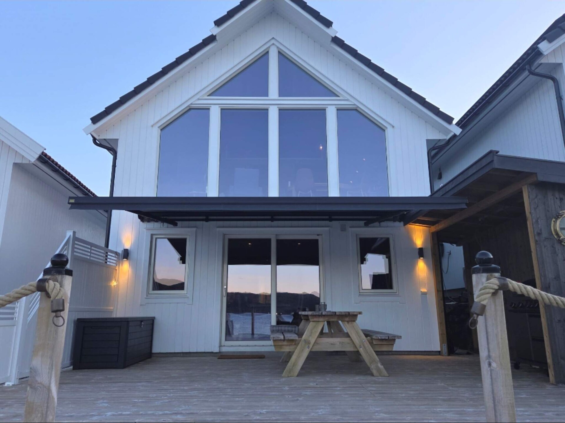 Vrijstaand vakantiehuis op eiland Huglo met fjorduitzicht en vissteiger - foto 15