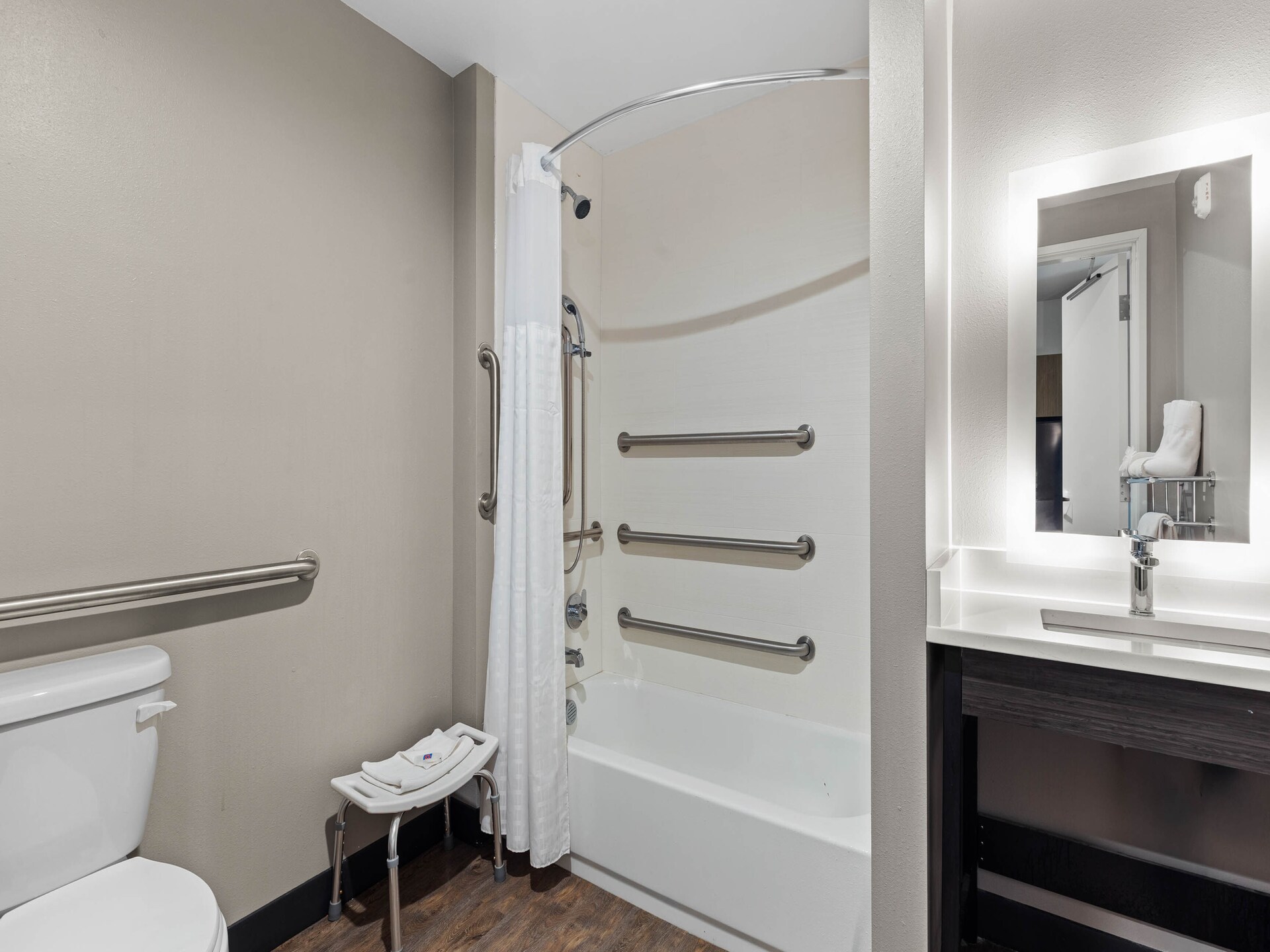 Comfortabel Appartement met Kitchenette bij Richmond Airport - foto 17