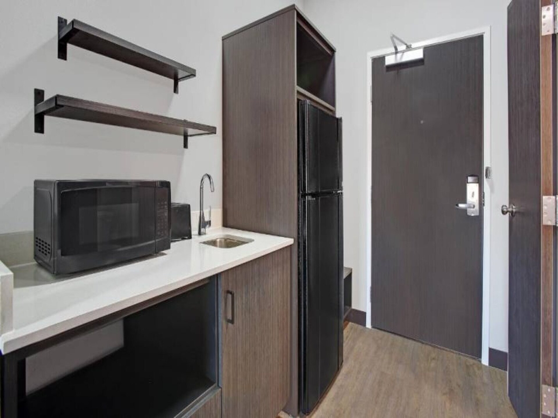 Comfortabel appartement in Monahans met 2 queensize bedden en minikoelkast - foto 5