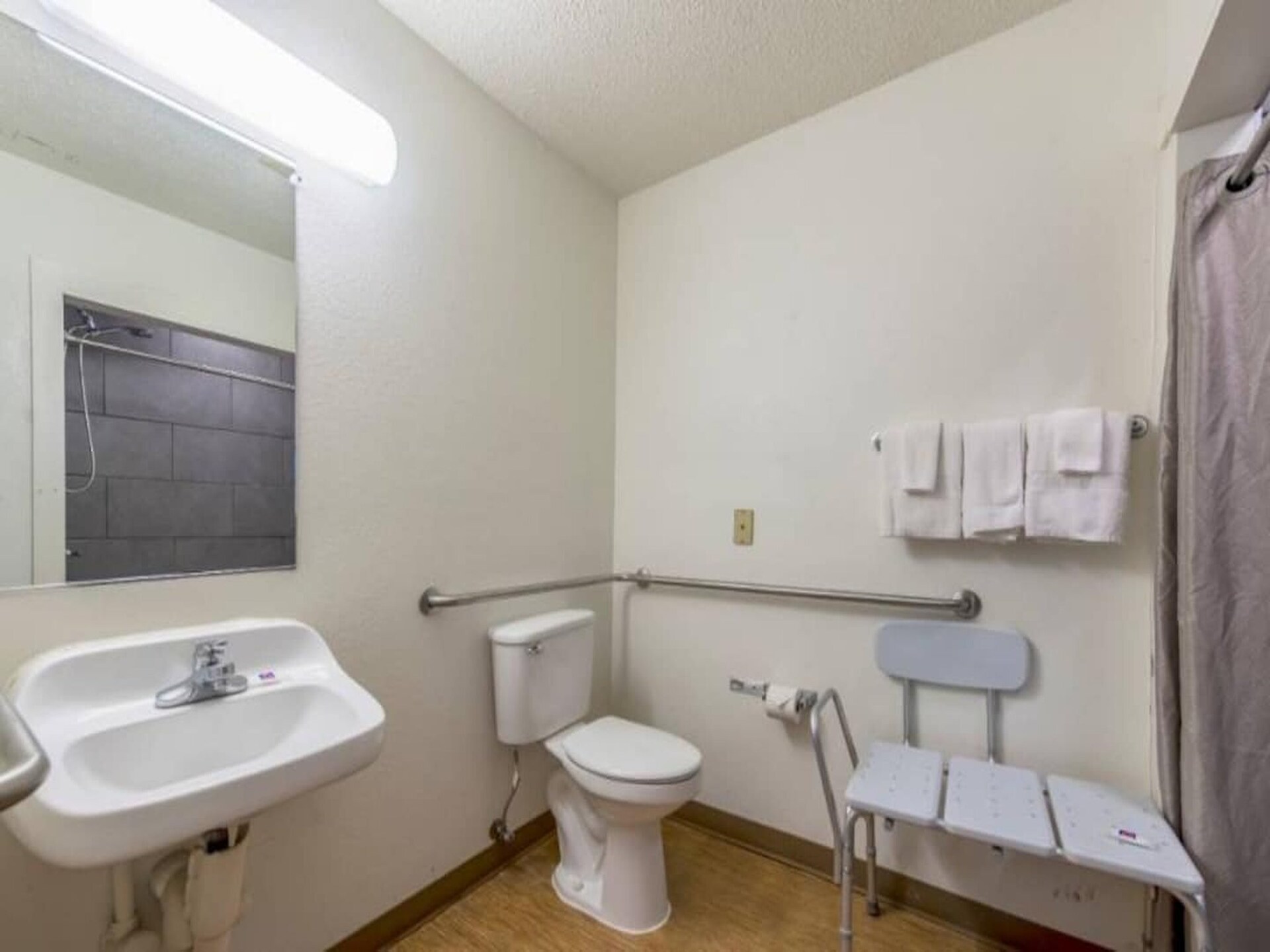 Comfortabele Queen kamer met WiFi, dichtbij Indianapolis | Huisdieren welkom - foto 16