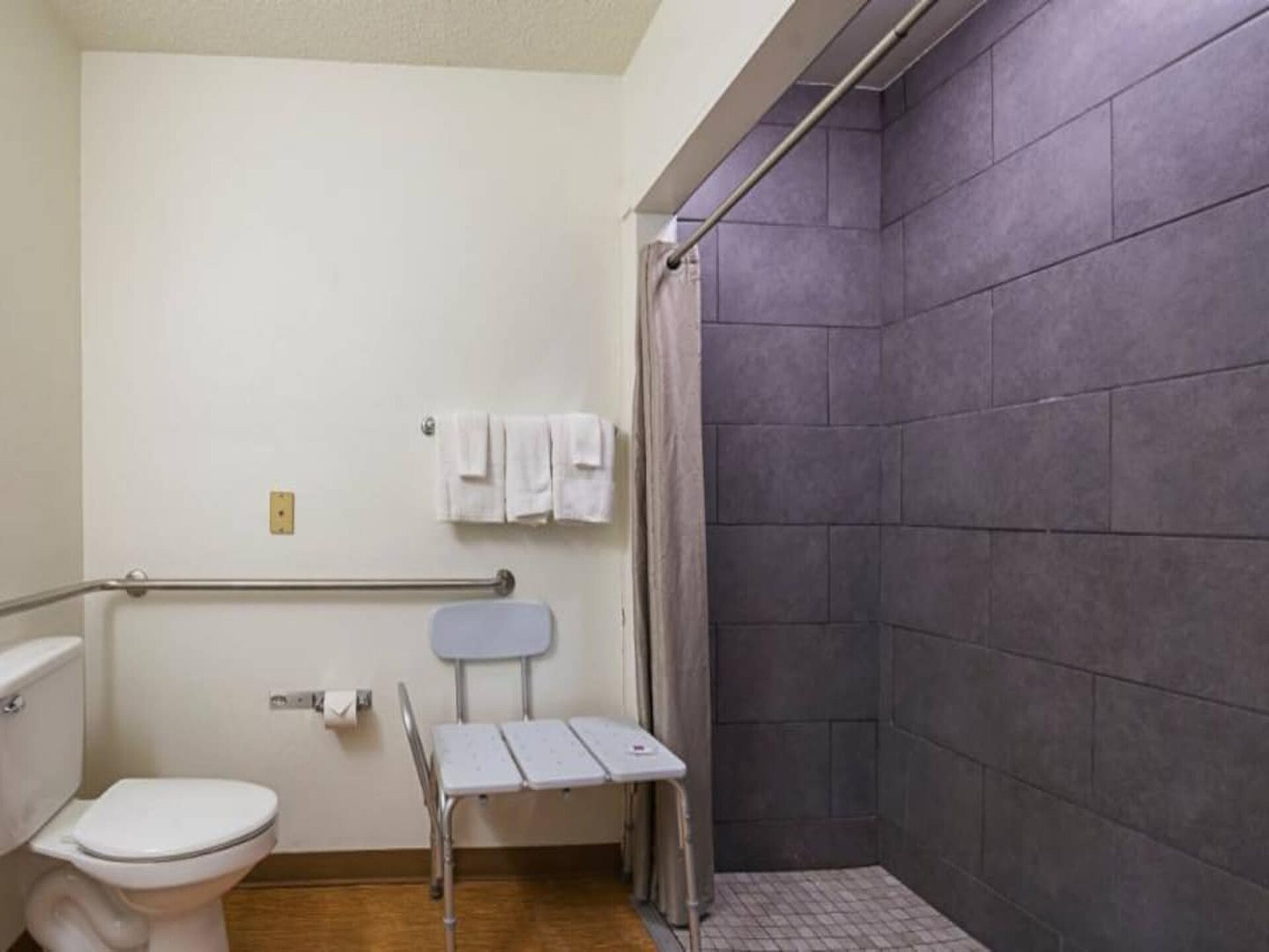 Comfortabele Queen kamer met WiFi, dichtbij Indianapolis | Huisdieren welkom - foto 17