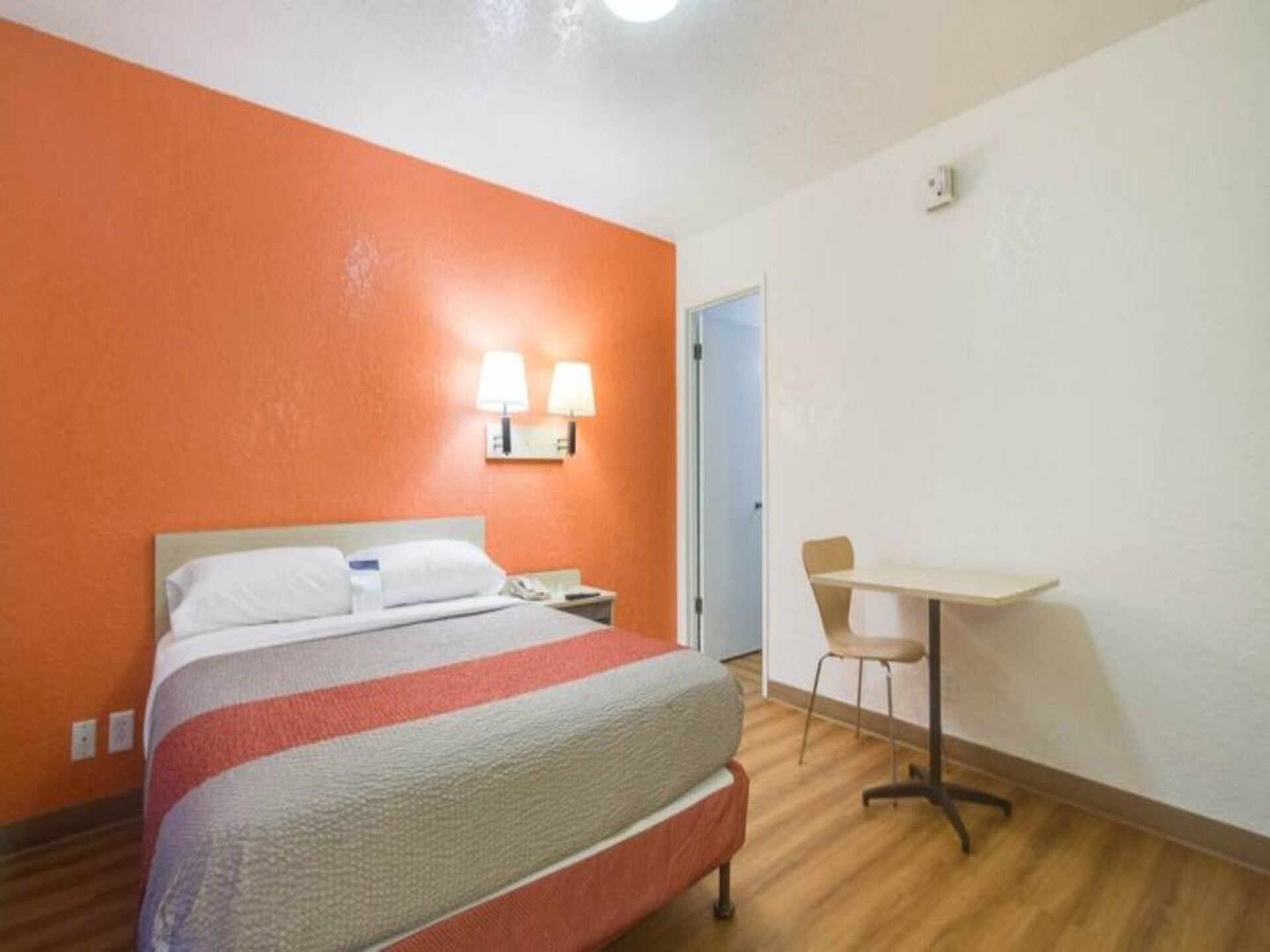 Comfortabele studio met queenbed op 5 km van het meer in Lakewood - foto 14