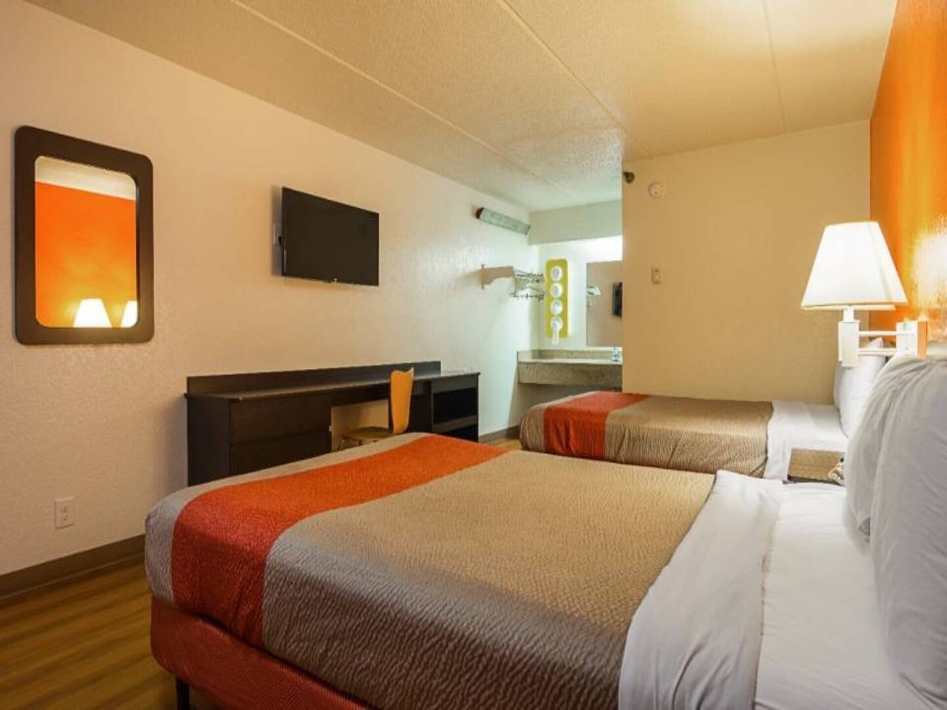 Knusse studio met Queenbed in diervriendelijk motel in Ukiah - foto 16