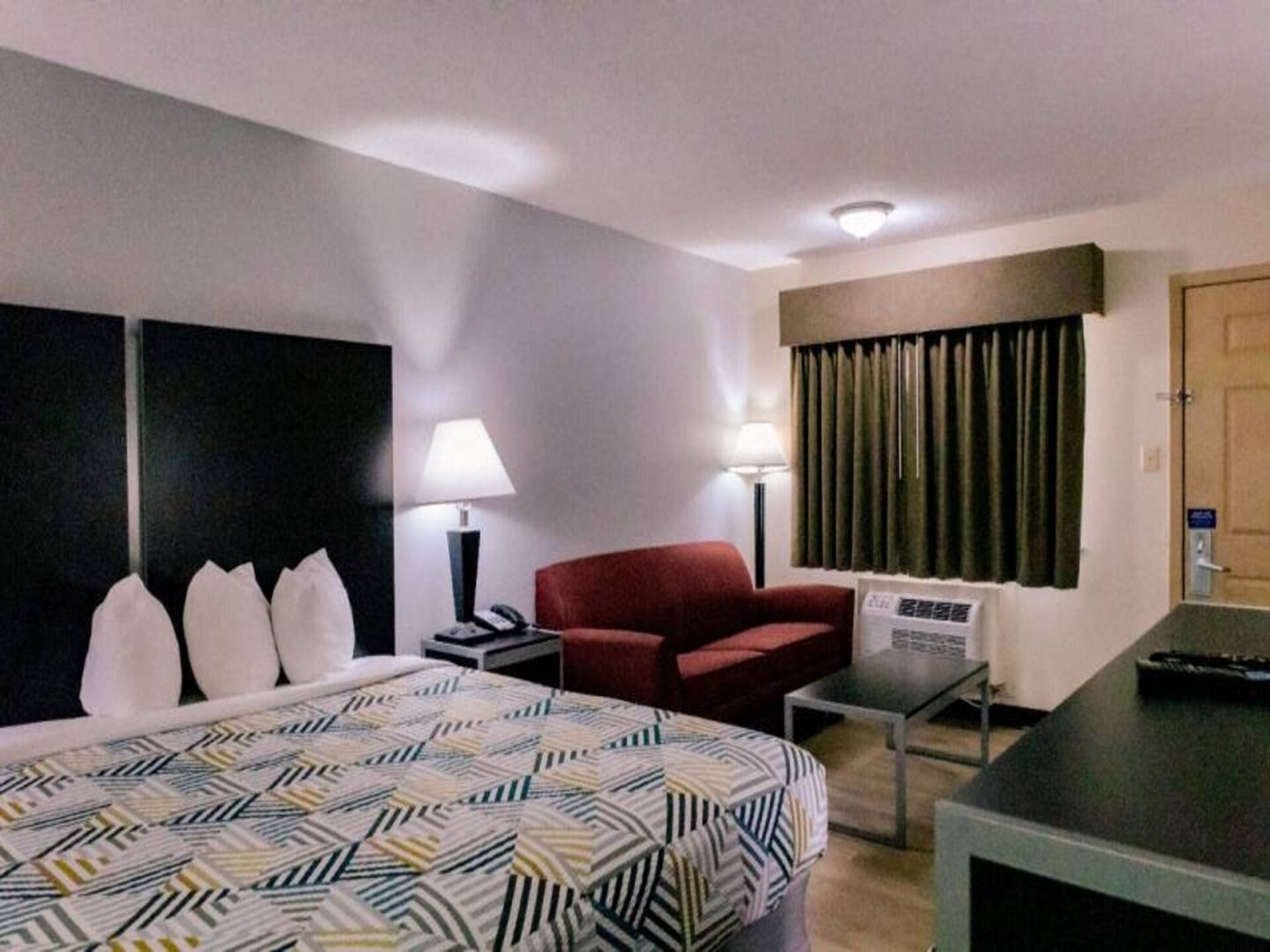 Comfortabele kingsize kamer met koelkast en magnetron in Nacogdoches - foto 14
