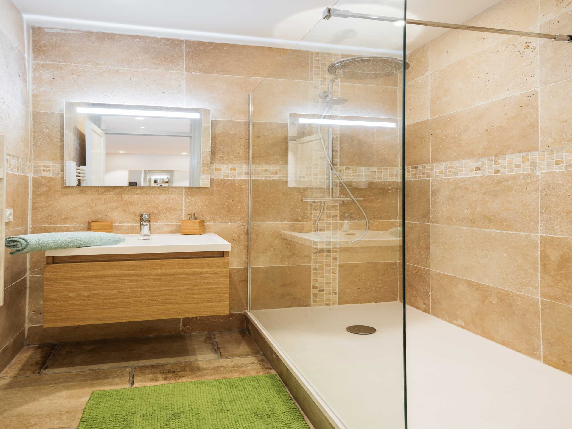 Gerenoveerd designappartement in bosrijke omgeving van Lyon - foto 10