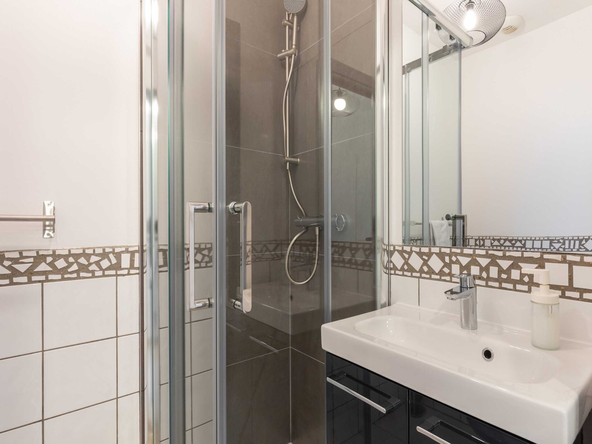 Architecturaal appartement in Lyon, direct aan metro Charpennes - foto 12