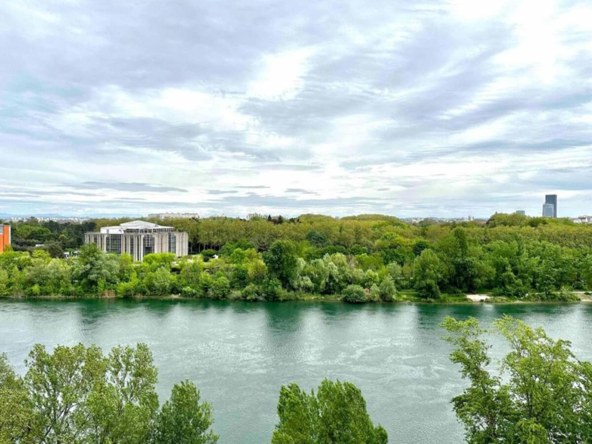 Architecturaal appartement in Lyon, direct aan metro Charpennes - foto 13