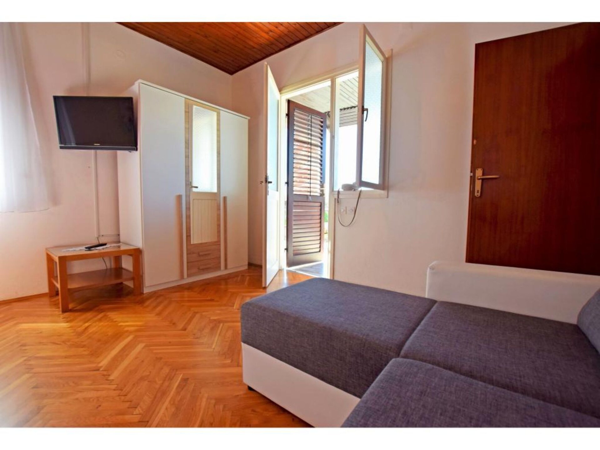 Appartement aan de Adriatische kust, 100m van strand & Paklenica - foto 2