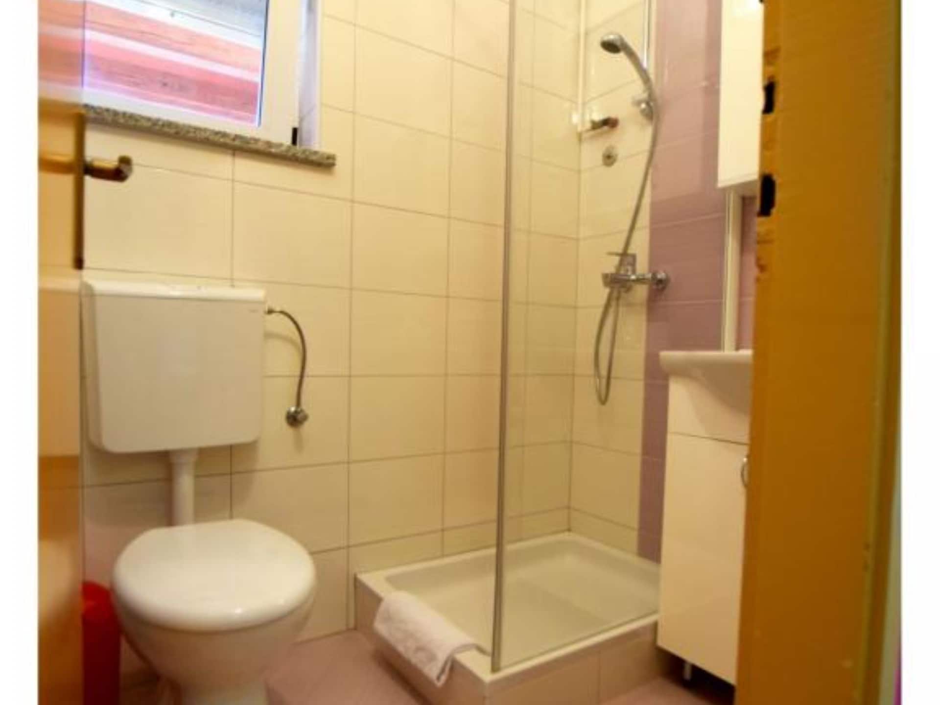 Aan het strand: Studio Apartment A2+1 in Starigrad-Paklenica - foto 6