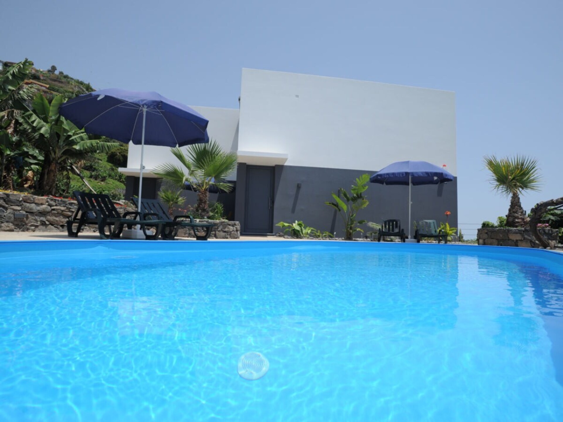 Casa Nenufar: moderne designbungalow met tuinterras in Arco da Calheta - foto 2