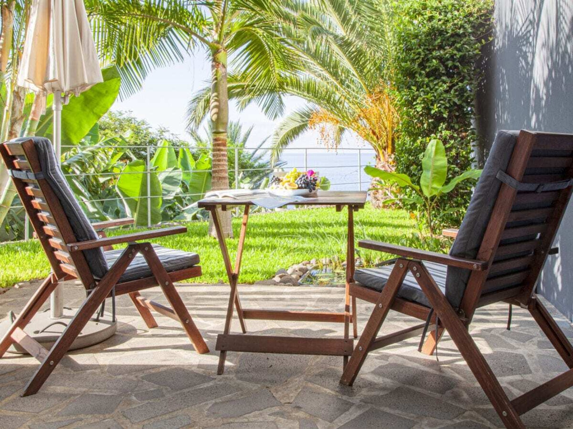 Casa Nenufar: moderne designbungalow met tuinterras in Arco da Calheta - foto 9