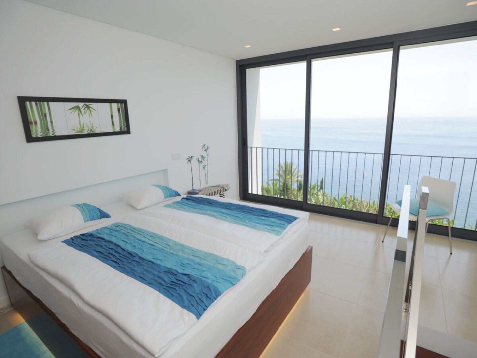 Casa Nenufar: moderne designbungalow met tuinterras in Arco da Calheta - foto 14