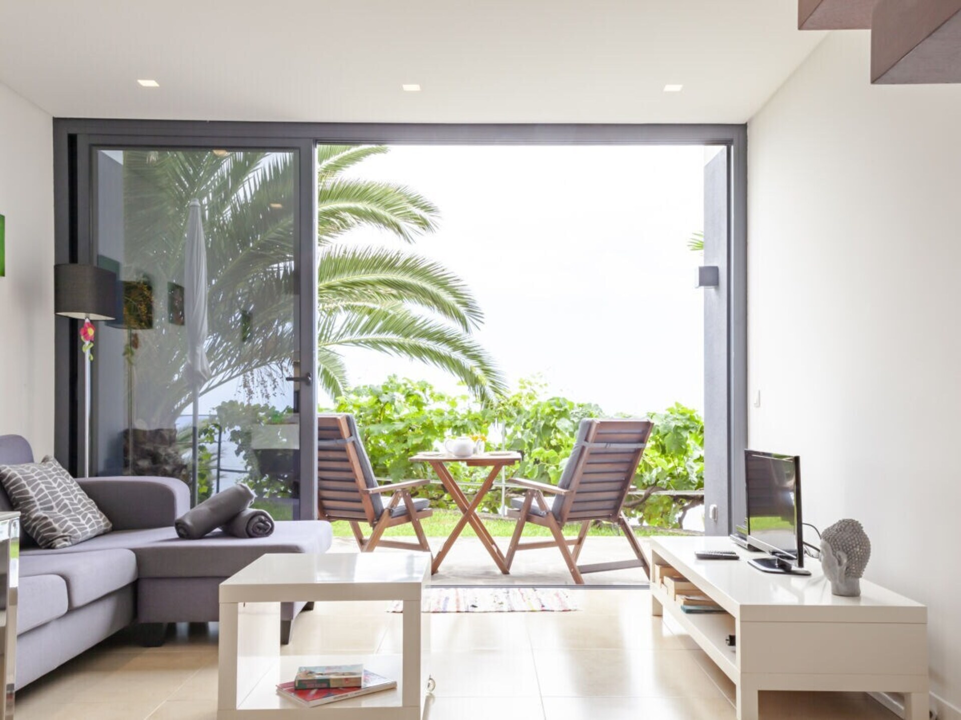 Casa Nenufar: moderne designbungalow met tuinterras in Arco da Calheta - foto 15