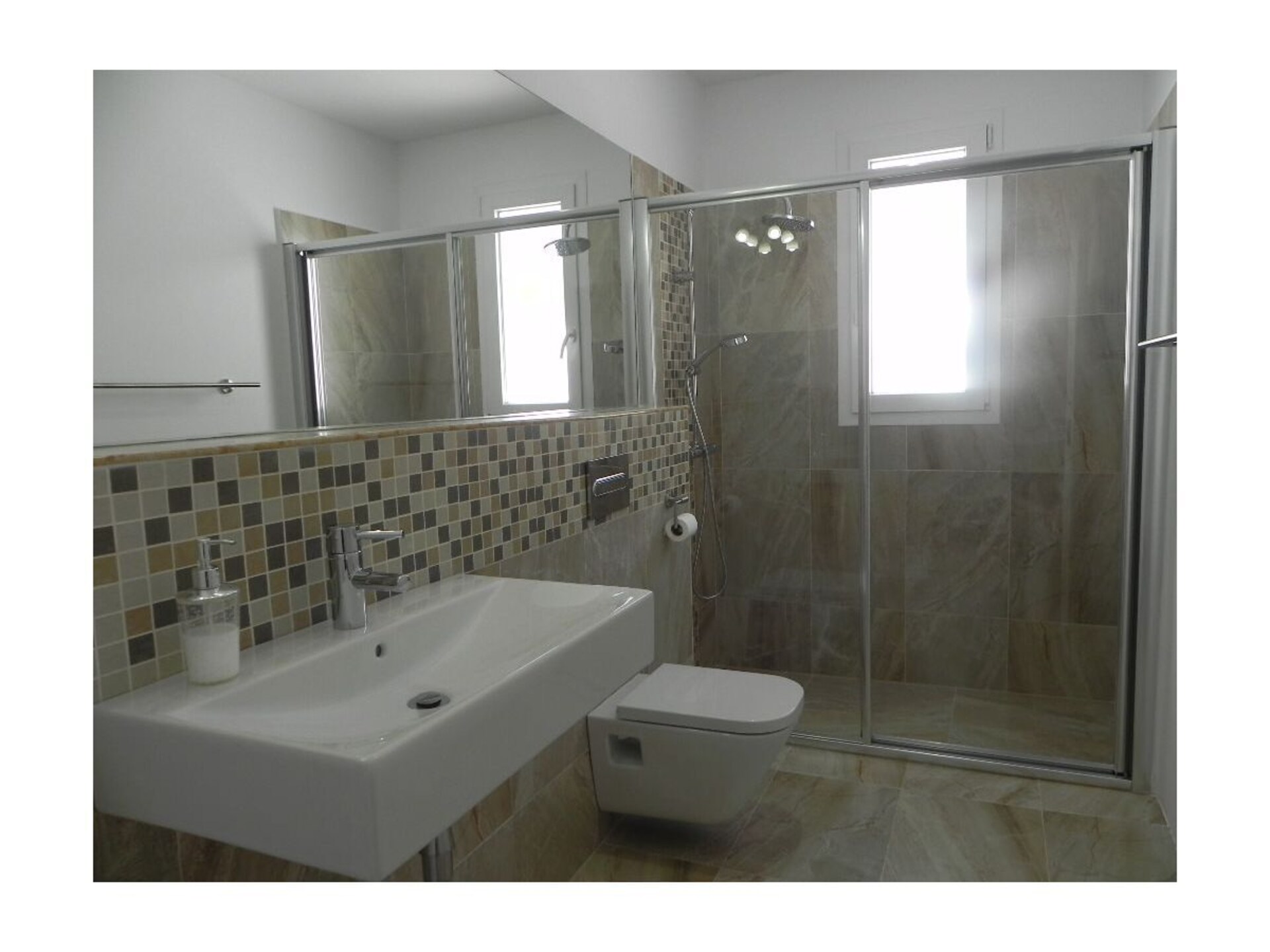 Moderne villa met 11m zwembad op 200m van strand Fuente del Gallo - foto 40