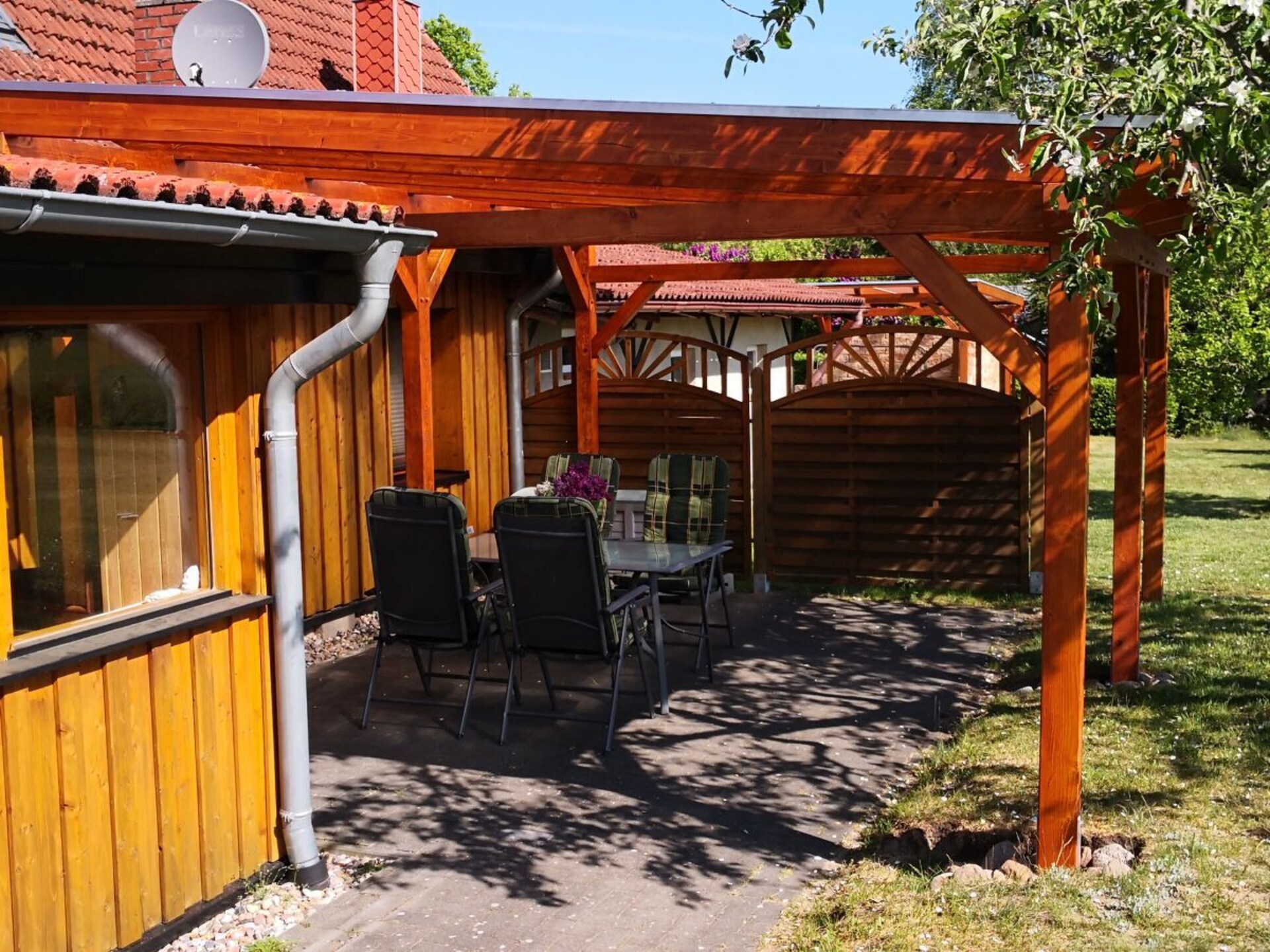 Rustiek vakantiehuis bij het Plaumeer met grote tuin in Zislow - foto 2