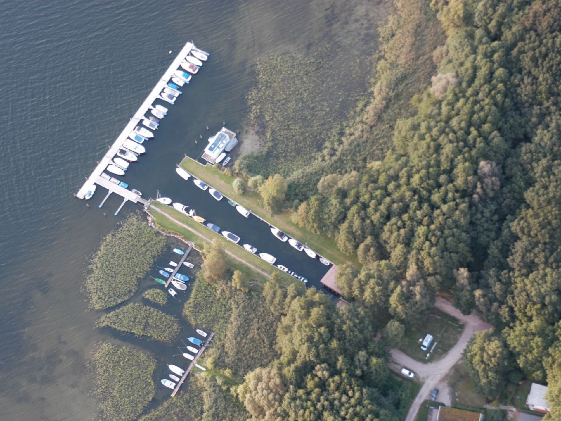 Rustiek vakantiehuis bij het Plaumeer met grote tuin in Zislow - foto 21