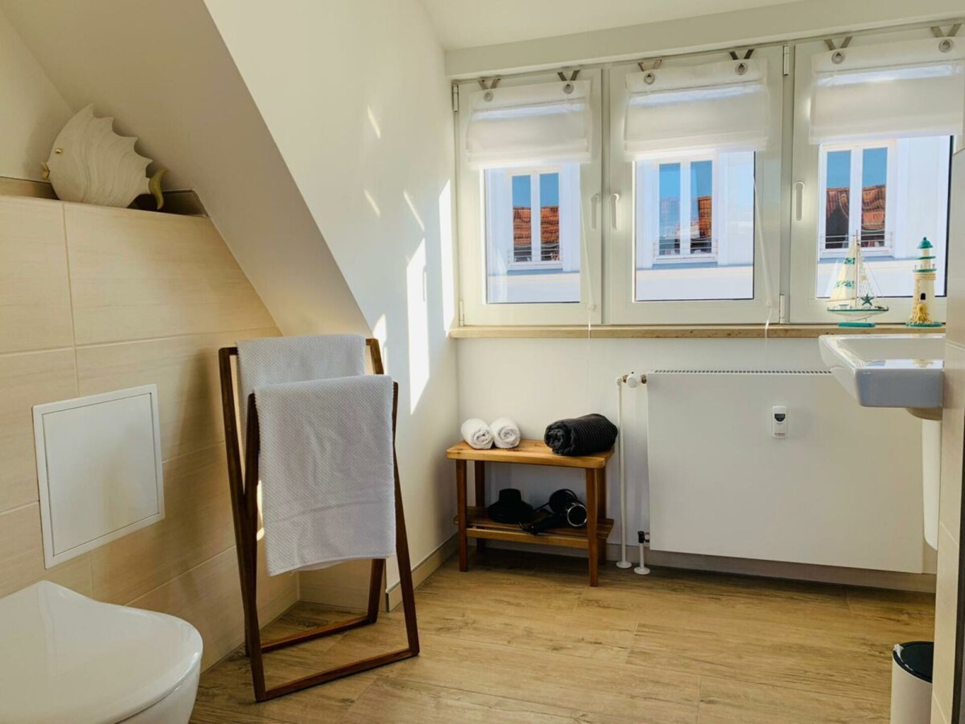 Penthouse aan de Alter Strom in hartje Warnemünde met balkon en zeezicht - foto 9
