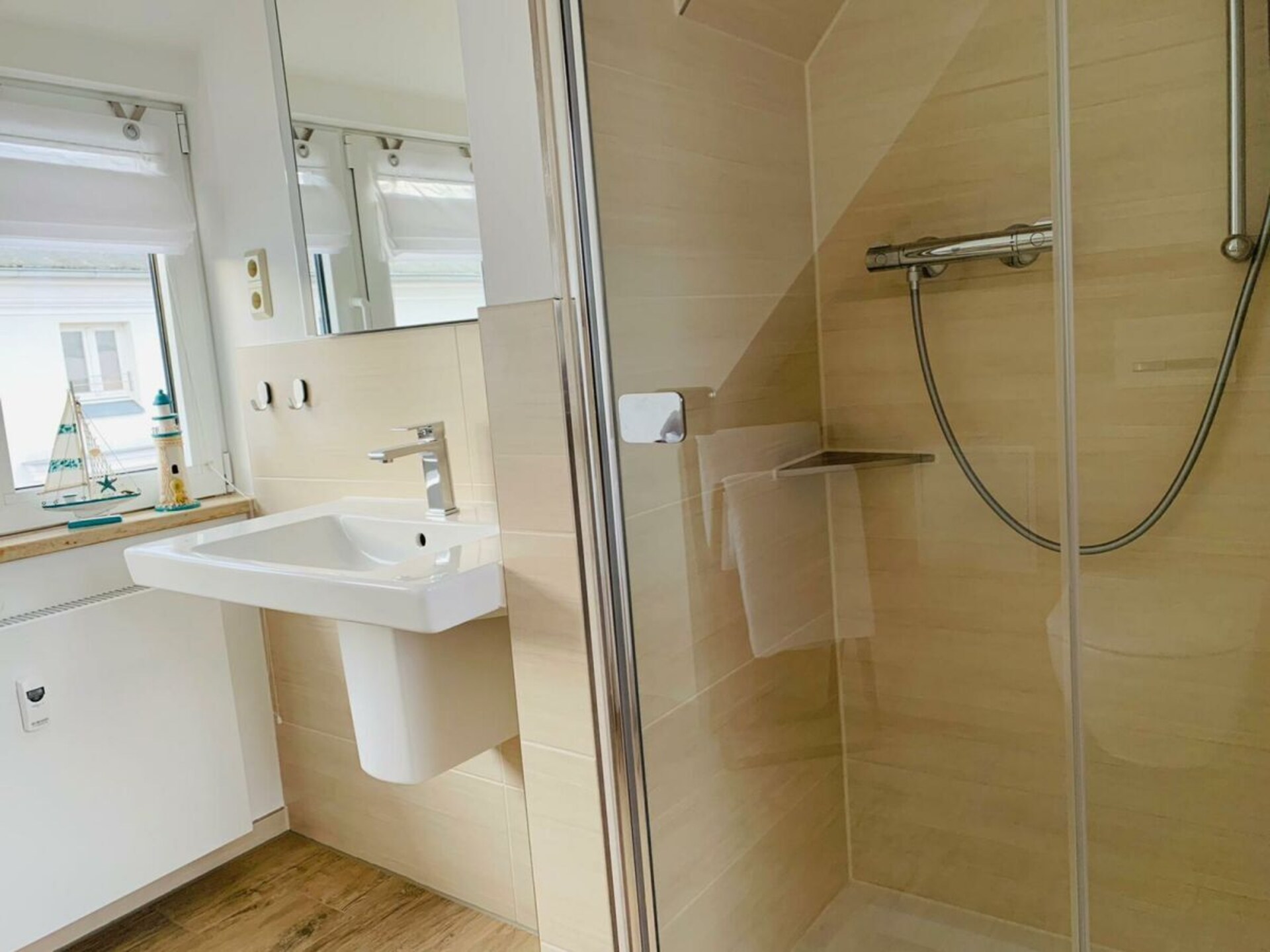 Penthouse aan de Alter Strom in hartje Warnemünde met balkon en zeezicht - foto 10
